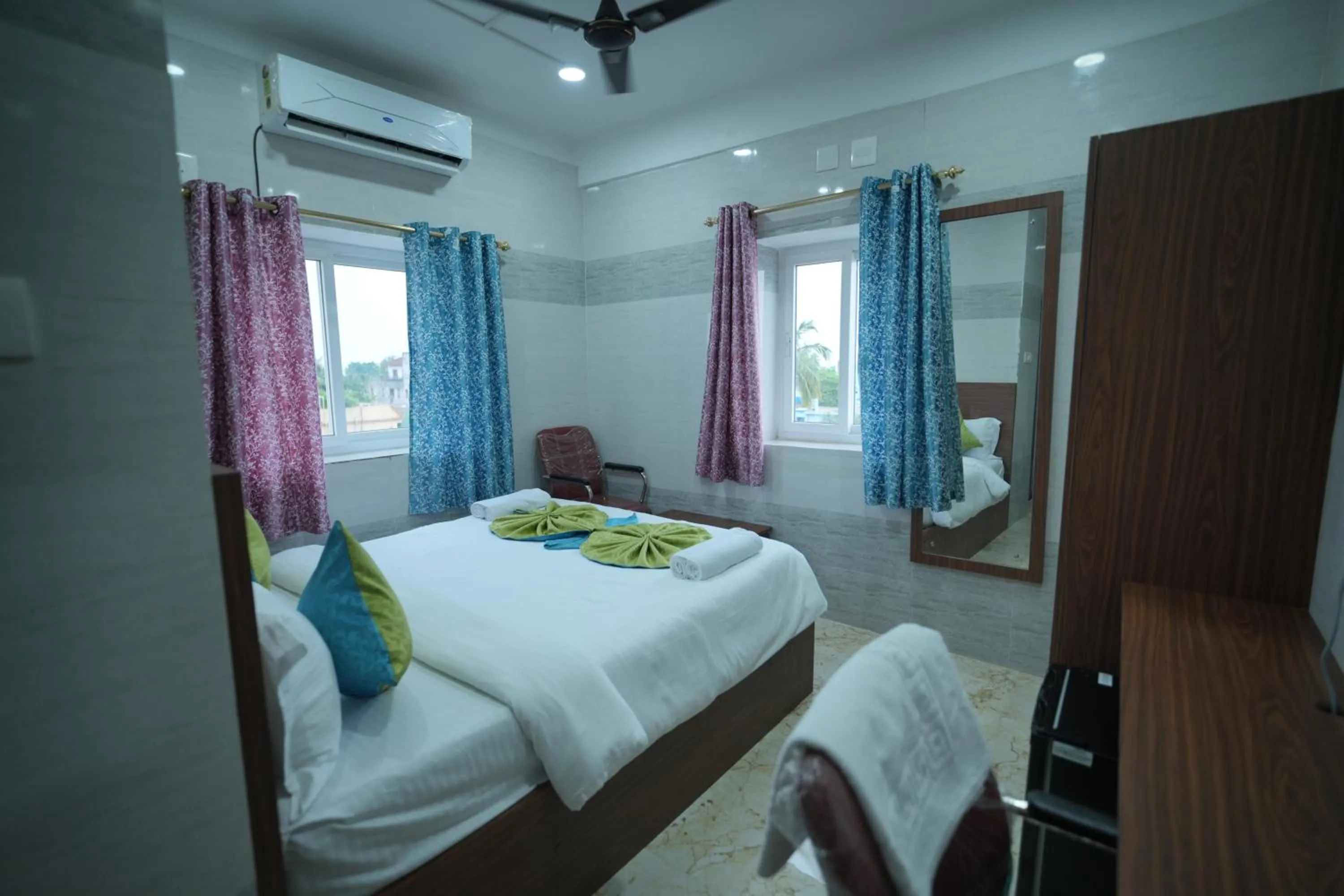 Bed in Hotel Mirka Plaza