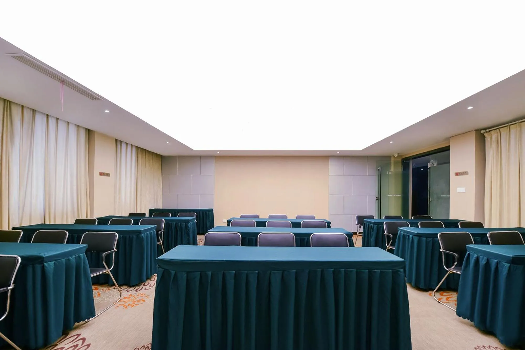 Property building in Lavande Hotel Chongqing Guanyin Bridge Pedestrian Street