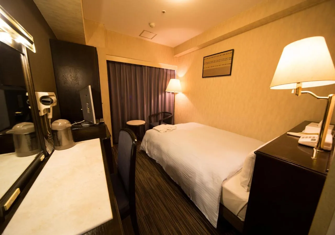 Bedroom, Bed in Hotel Claiton Esaka