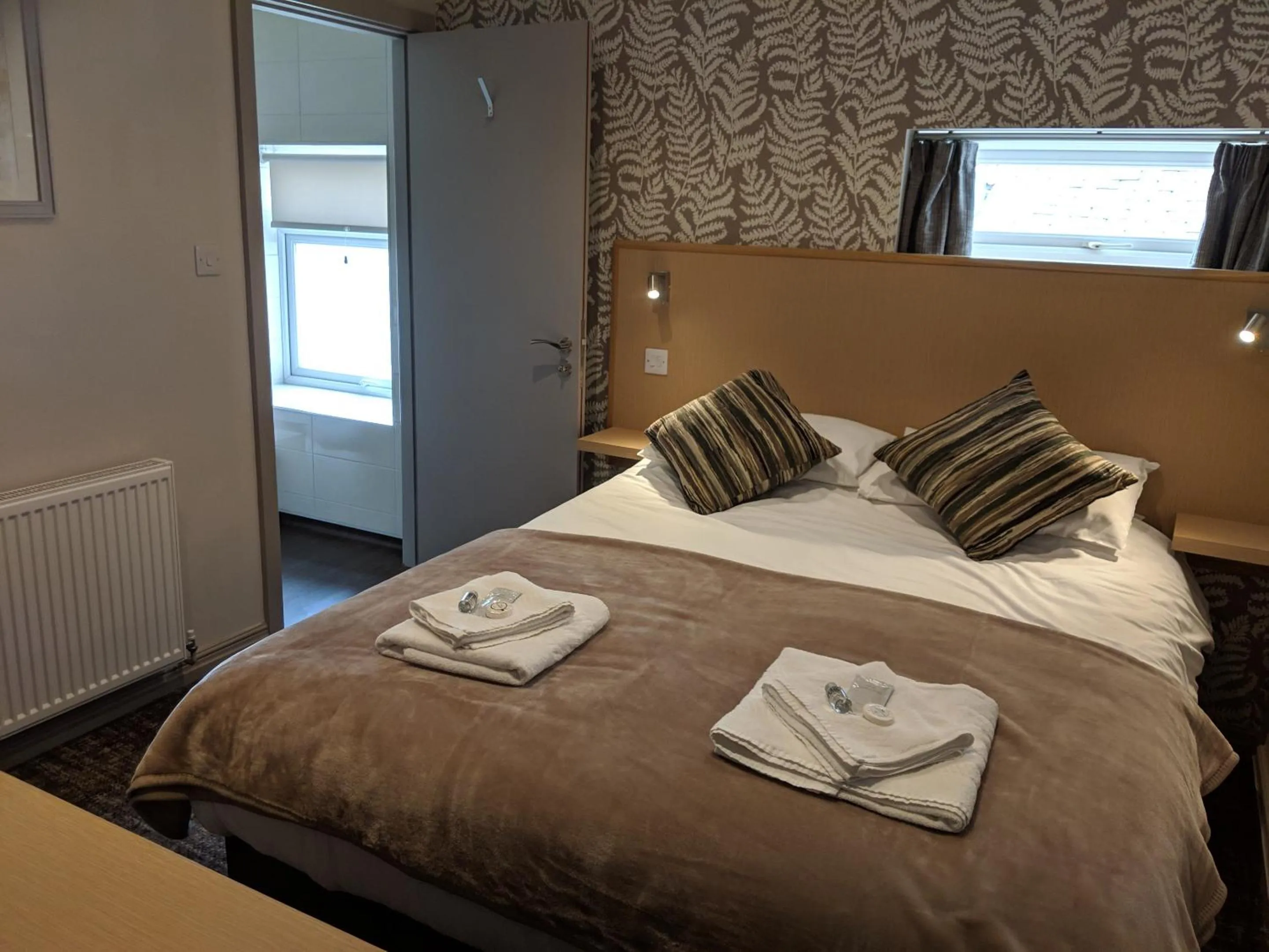 Bedroom, Bed in The Queens Head