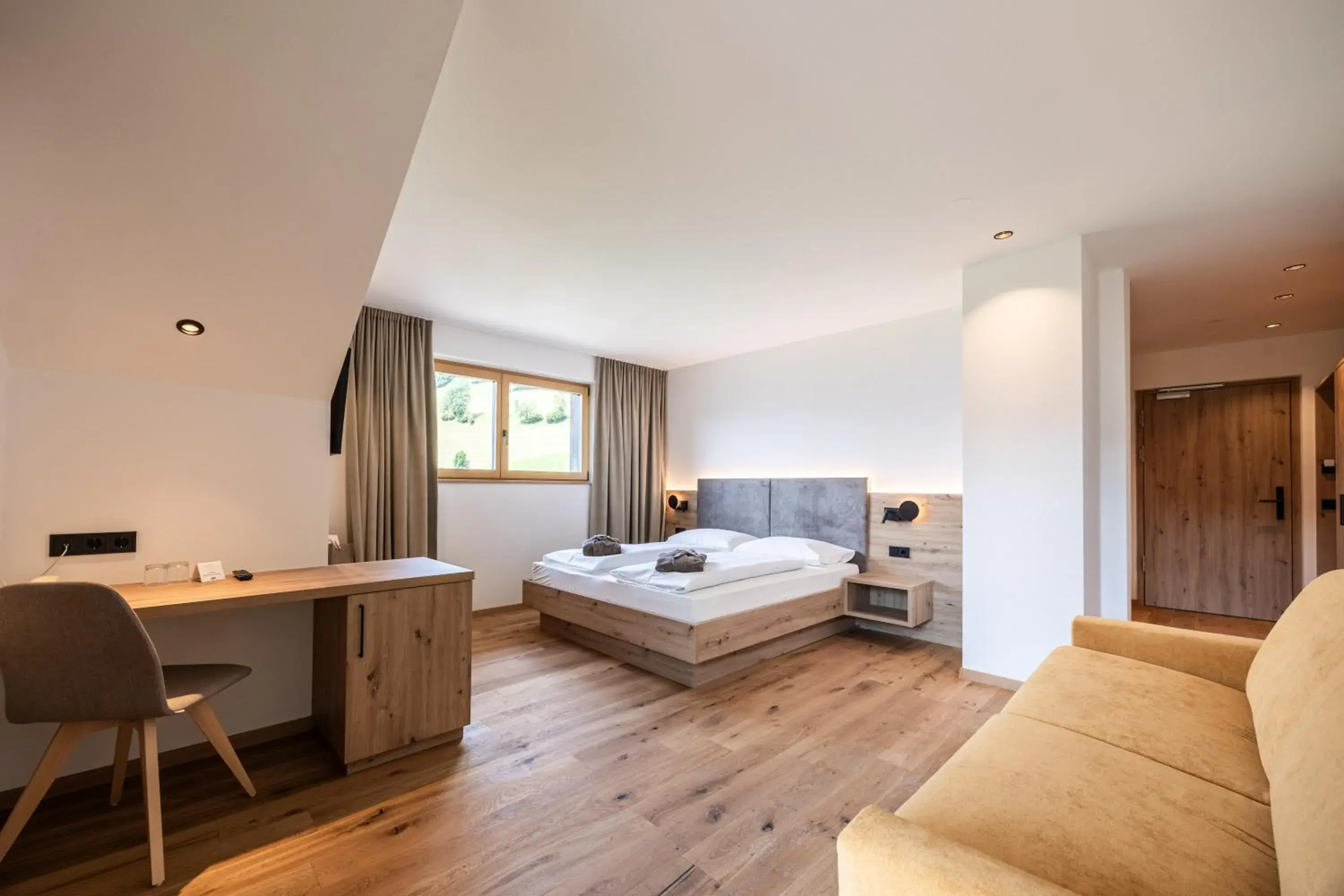 Deluxe Double Room with Balcony in Hotel Rommisa Deluxe Double Room with Balcony in Hotel Rommisa