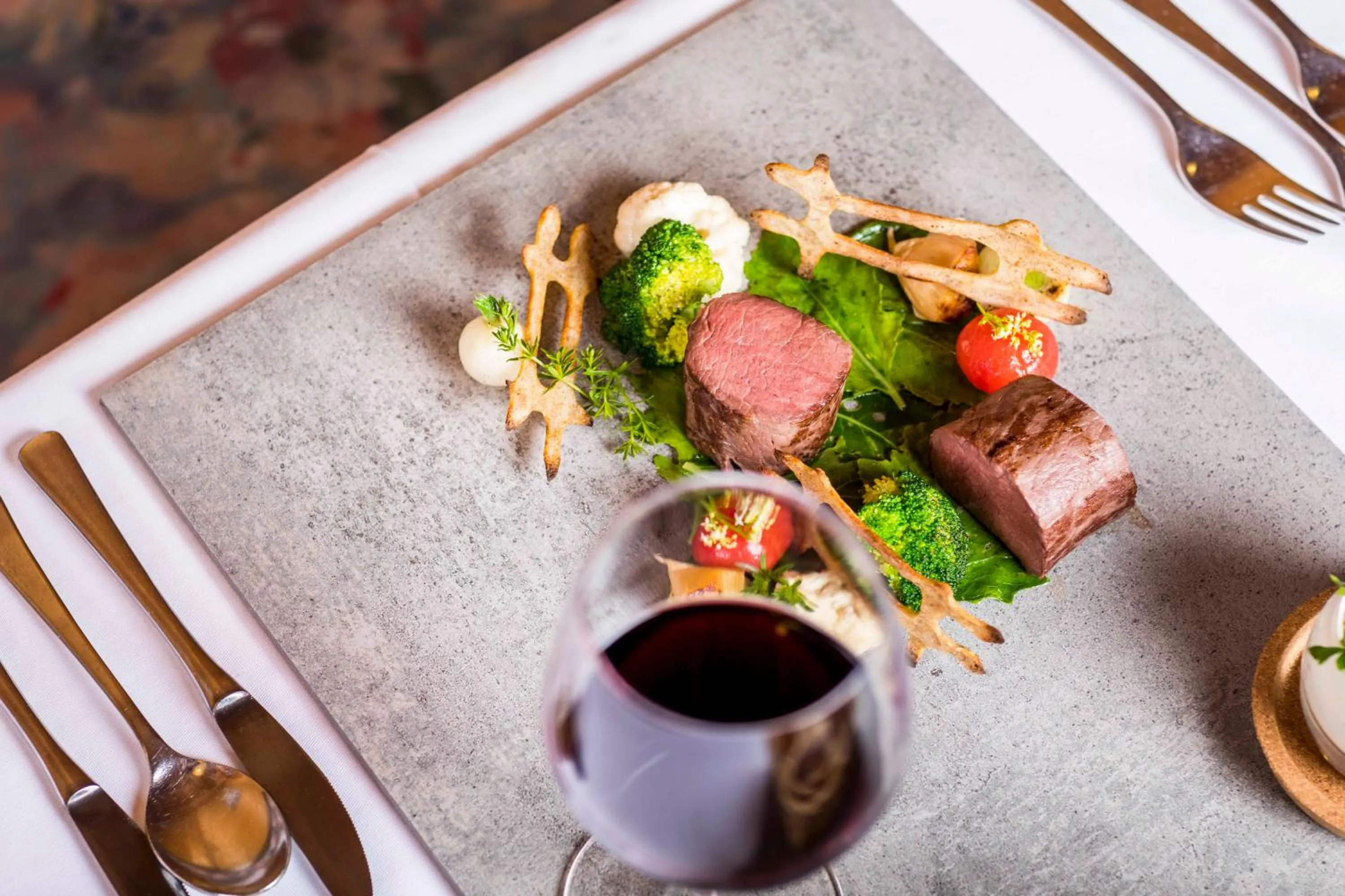 Restaurant/places to eat in Hotel Rommisa