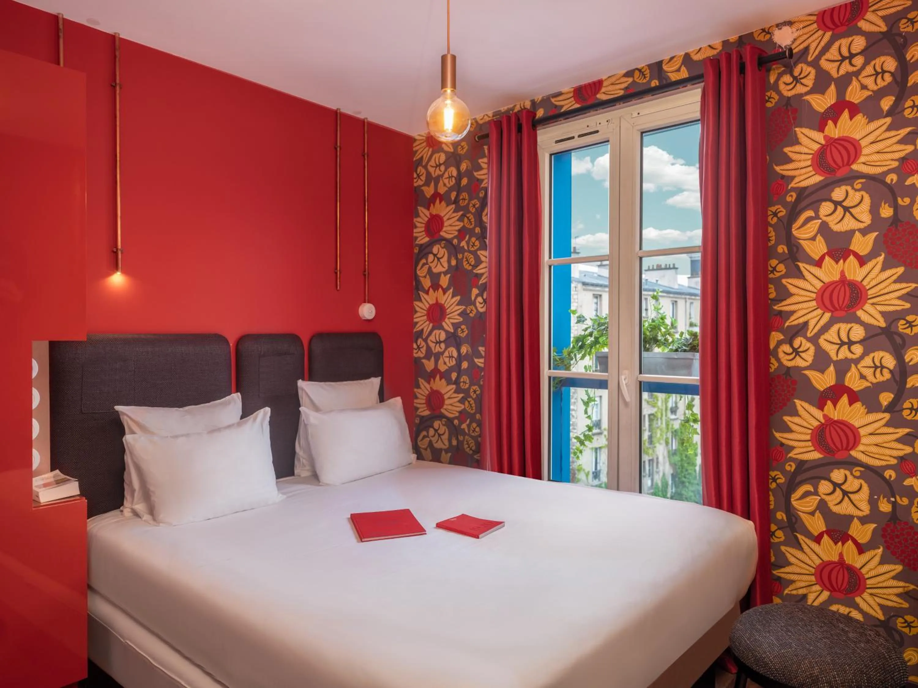 Bedroom, Bed in Hôtel Exquis