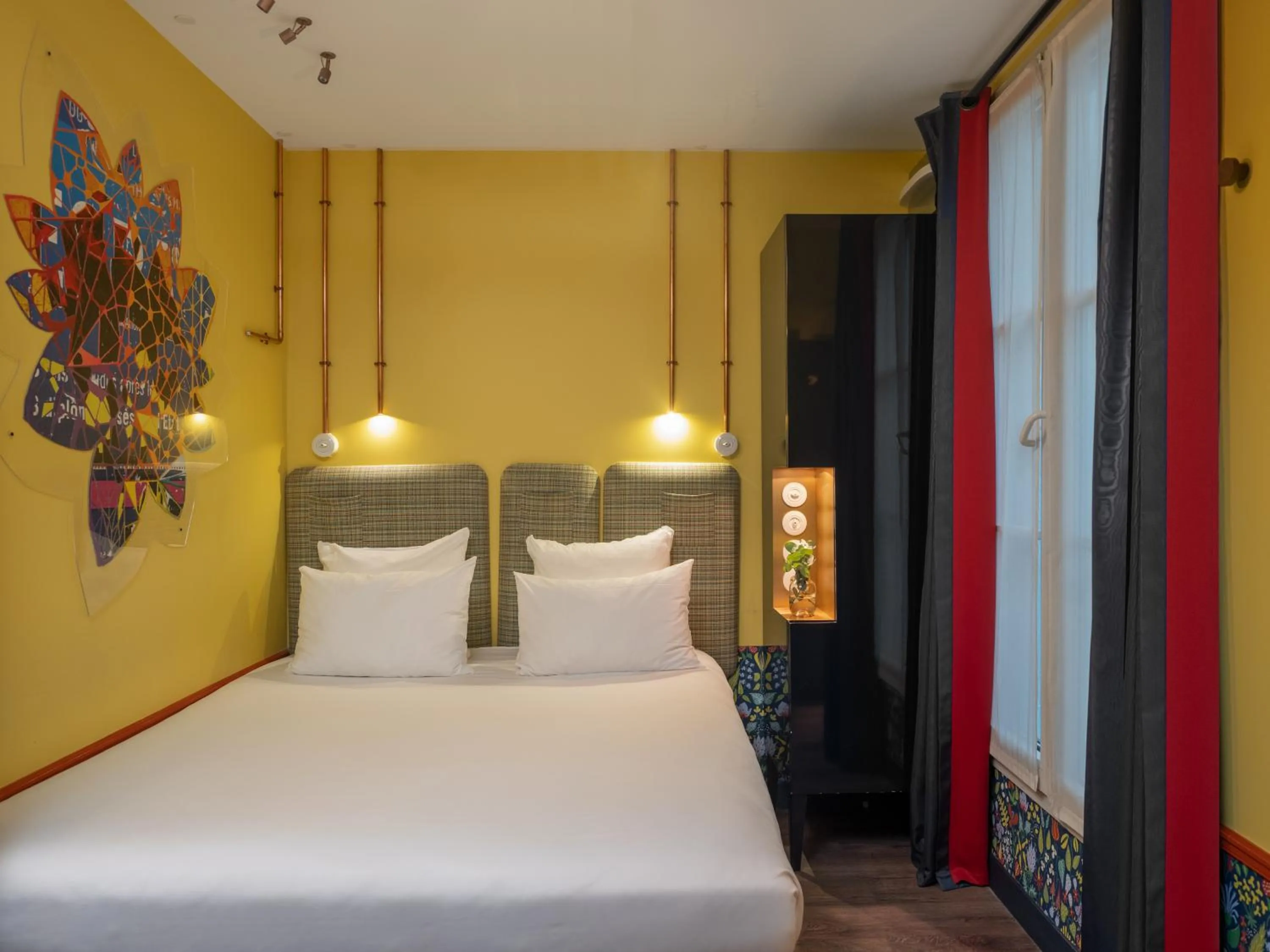 Bedroom, Bed in Hôtel Exquis