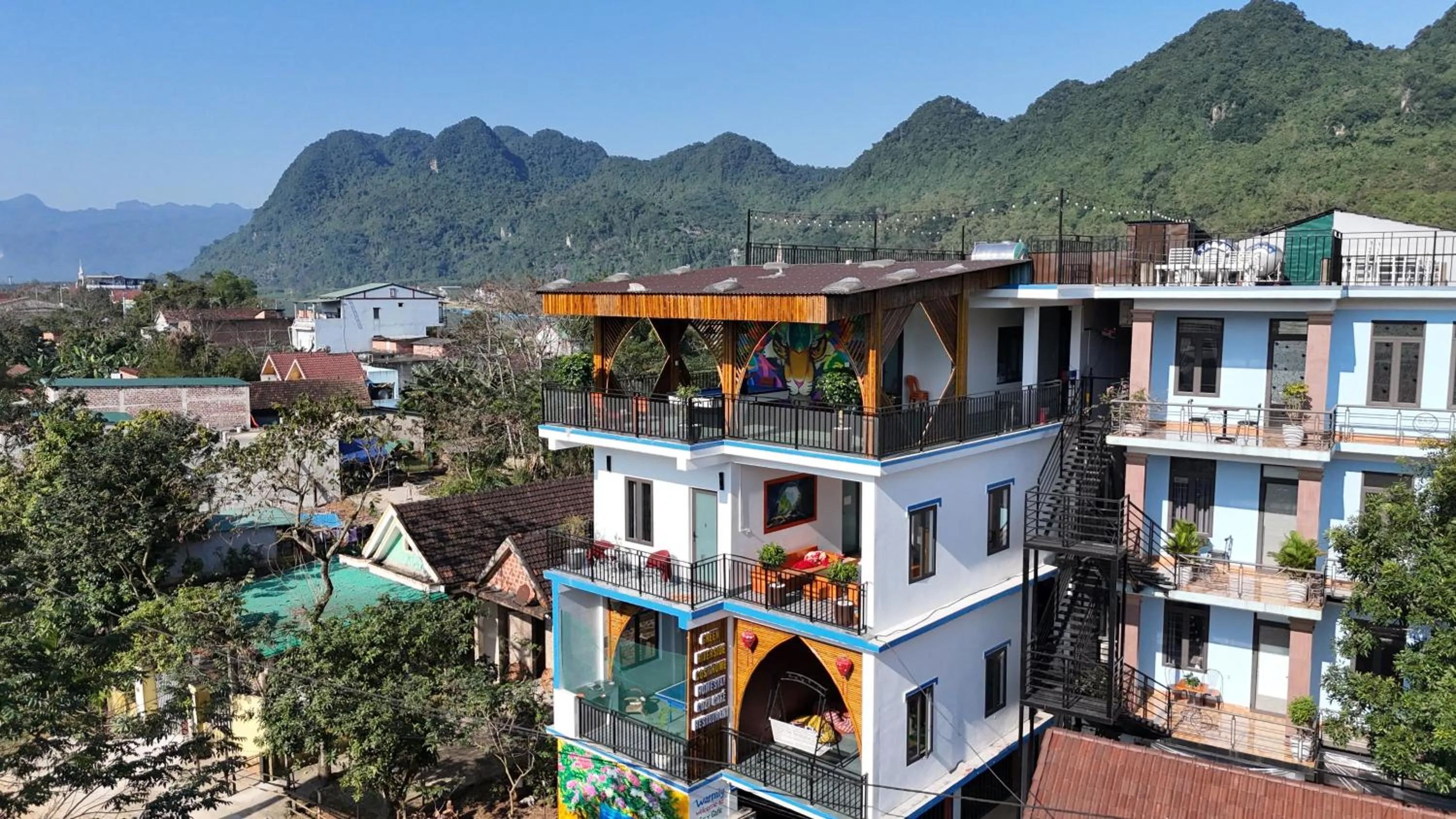 Property building in Green Riverside Cosy Home