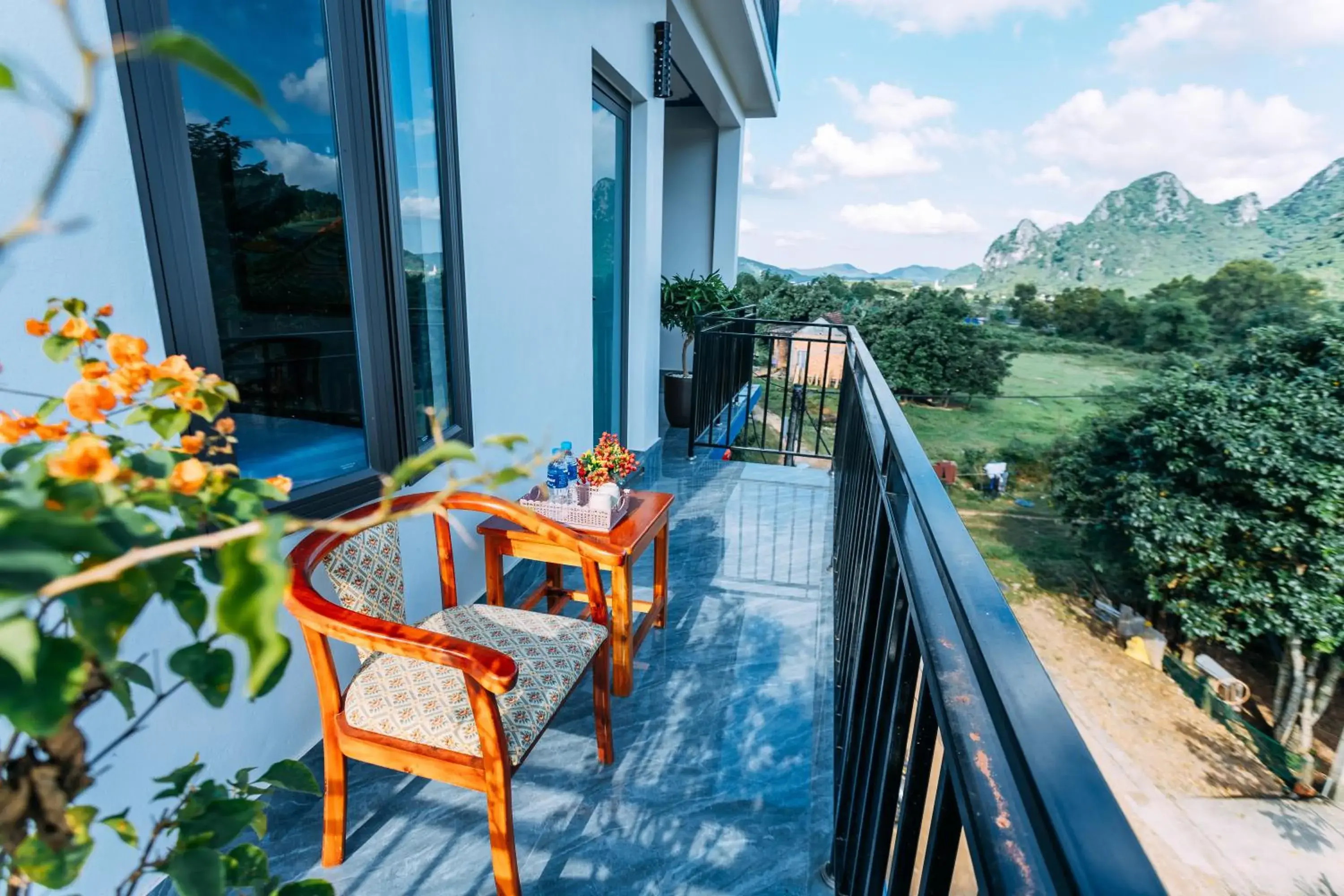 Deluxe Double or Twin Room with Mountain View in Green Riverside Cosy Home Deluxe Double or Twin Room with Mountain View in Green Riverside Cosy Home