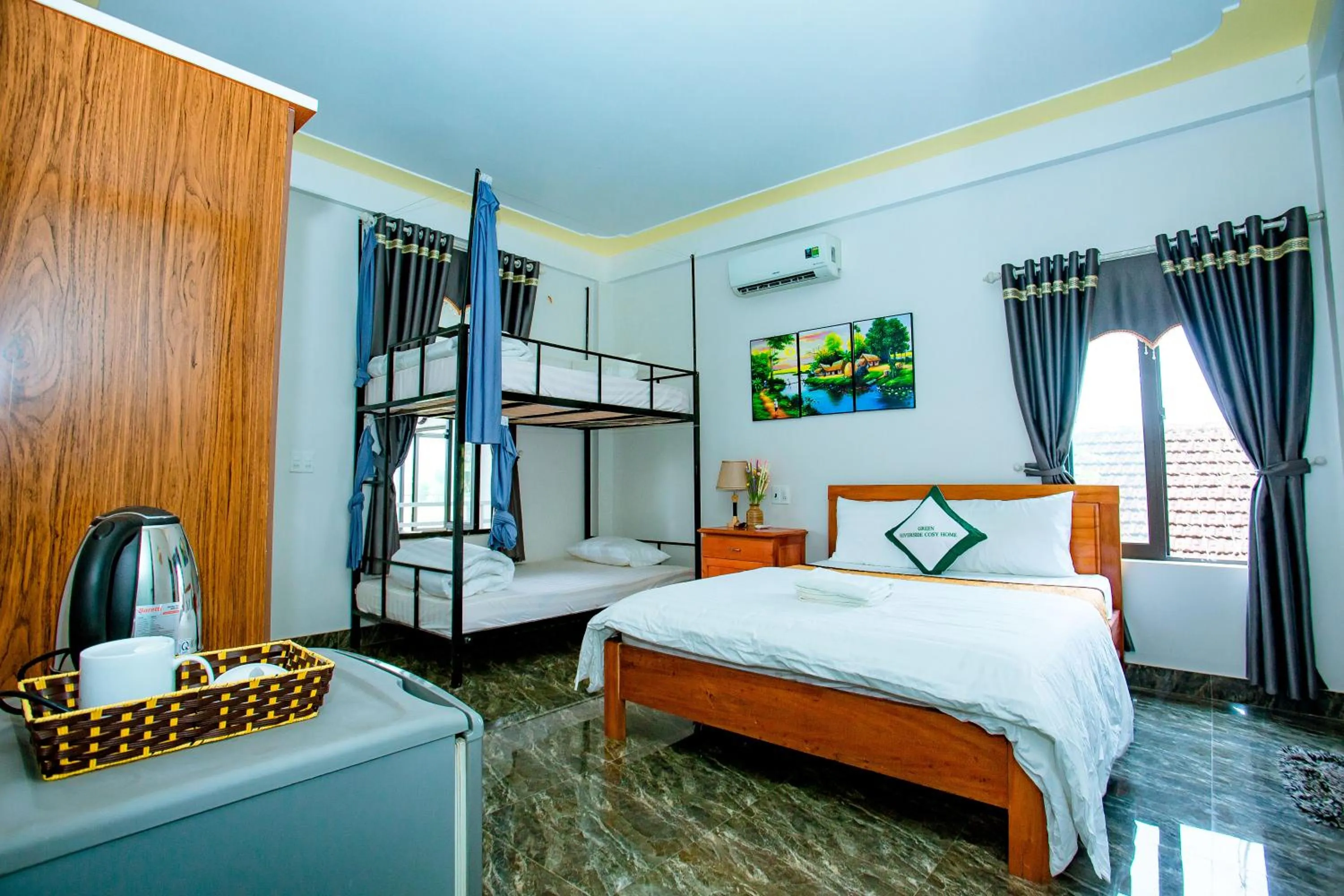 Bed in Green Riverside Cosy Home