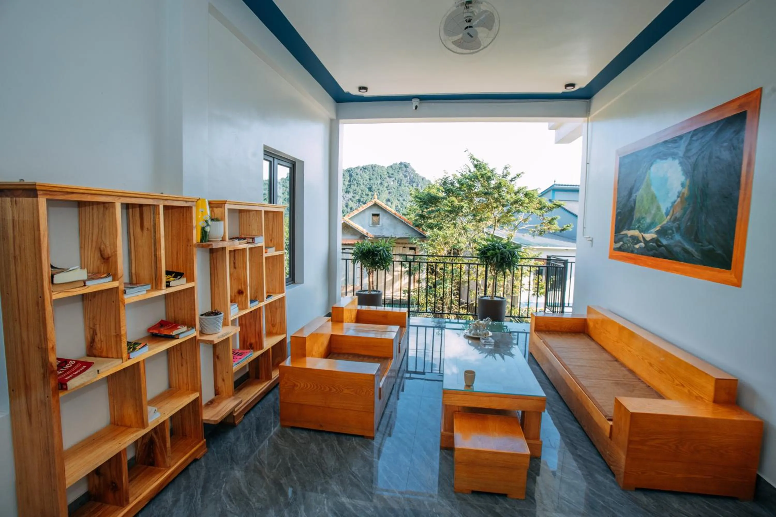 Communal lounge/ TV room in Green Riverside Cosy Home