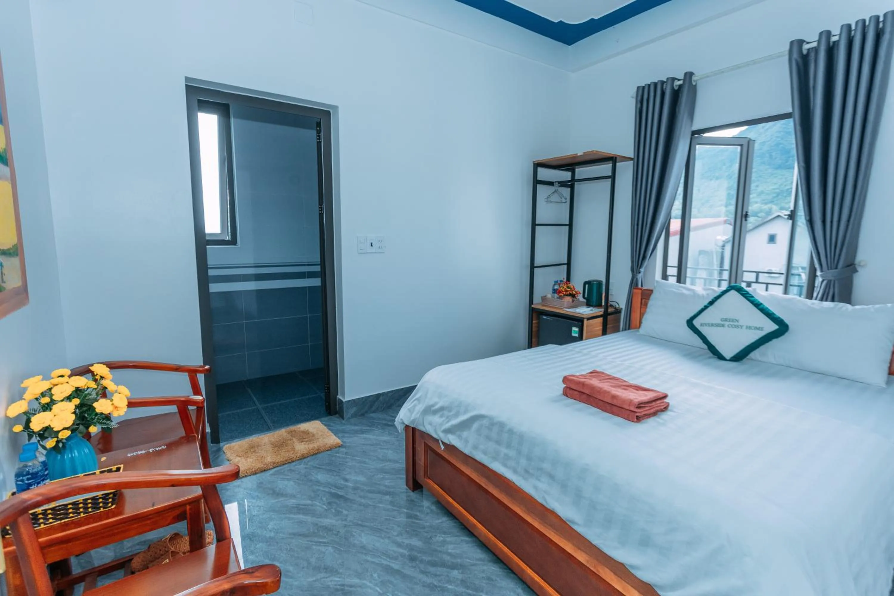 Bed in Green Riverside Cosy Home