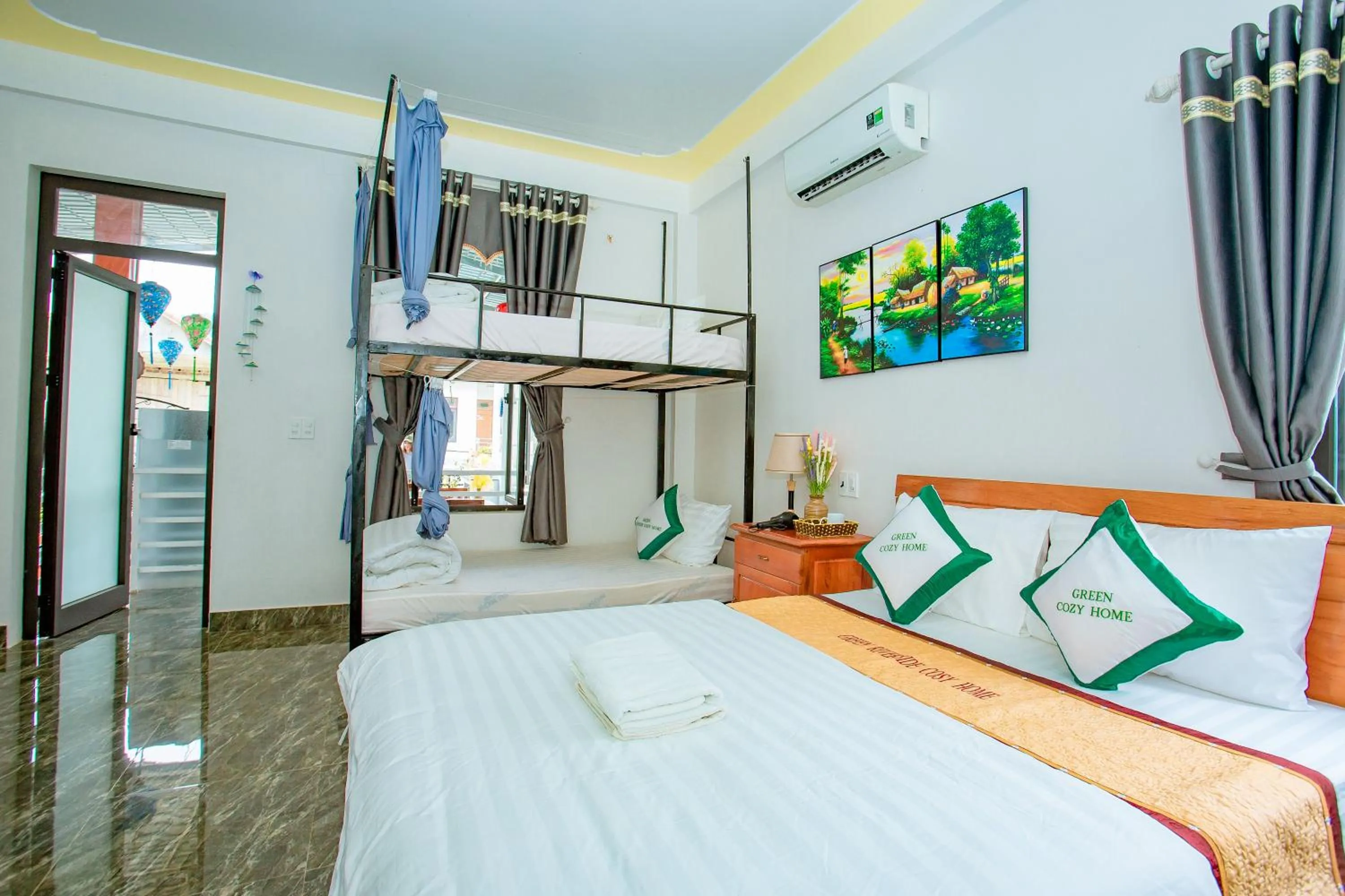 Bed in Green Riverside Cosy Home