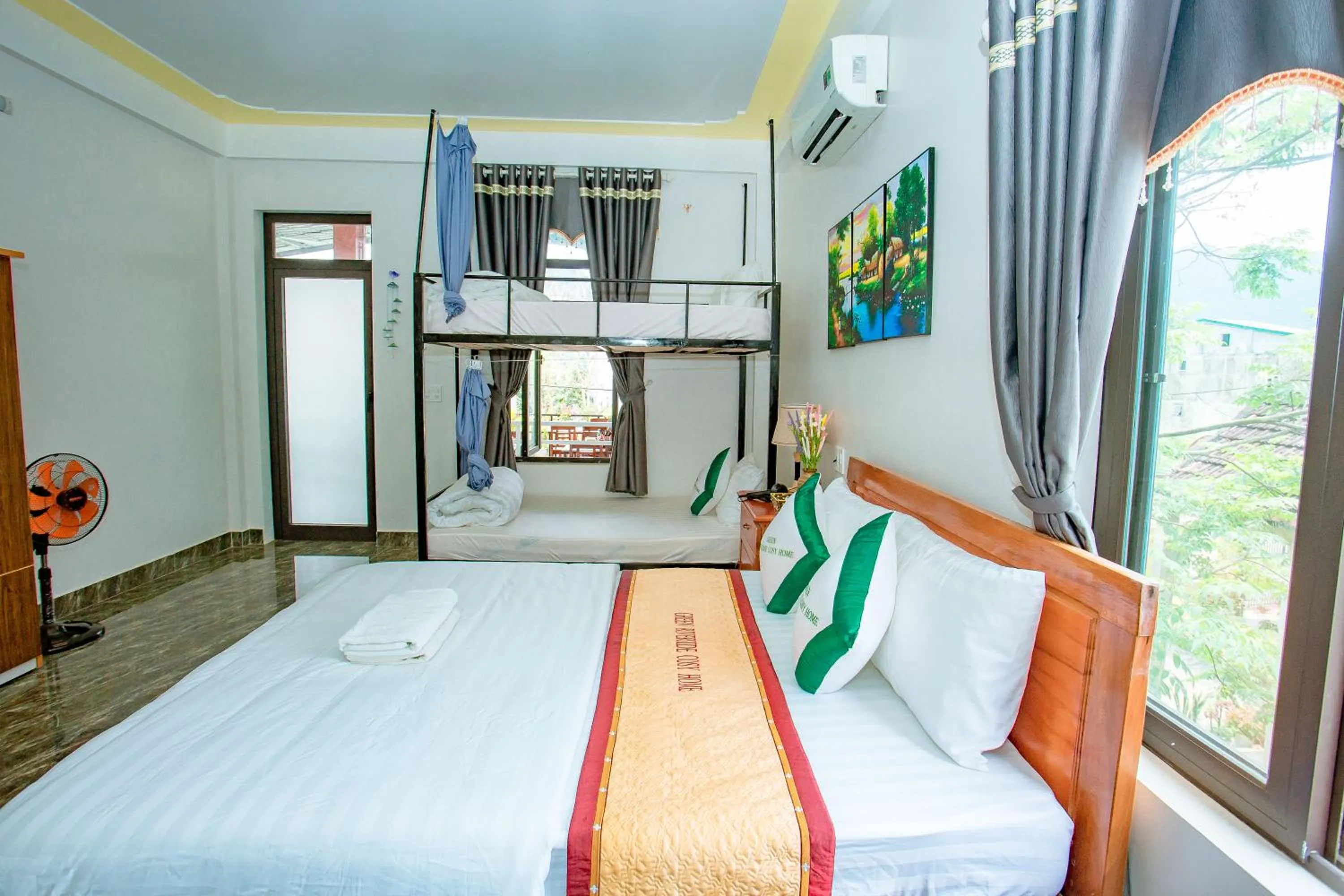 Bed in Green Riverside Cosy Home