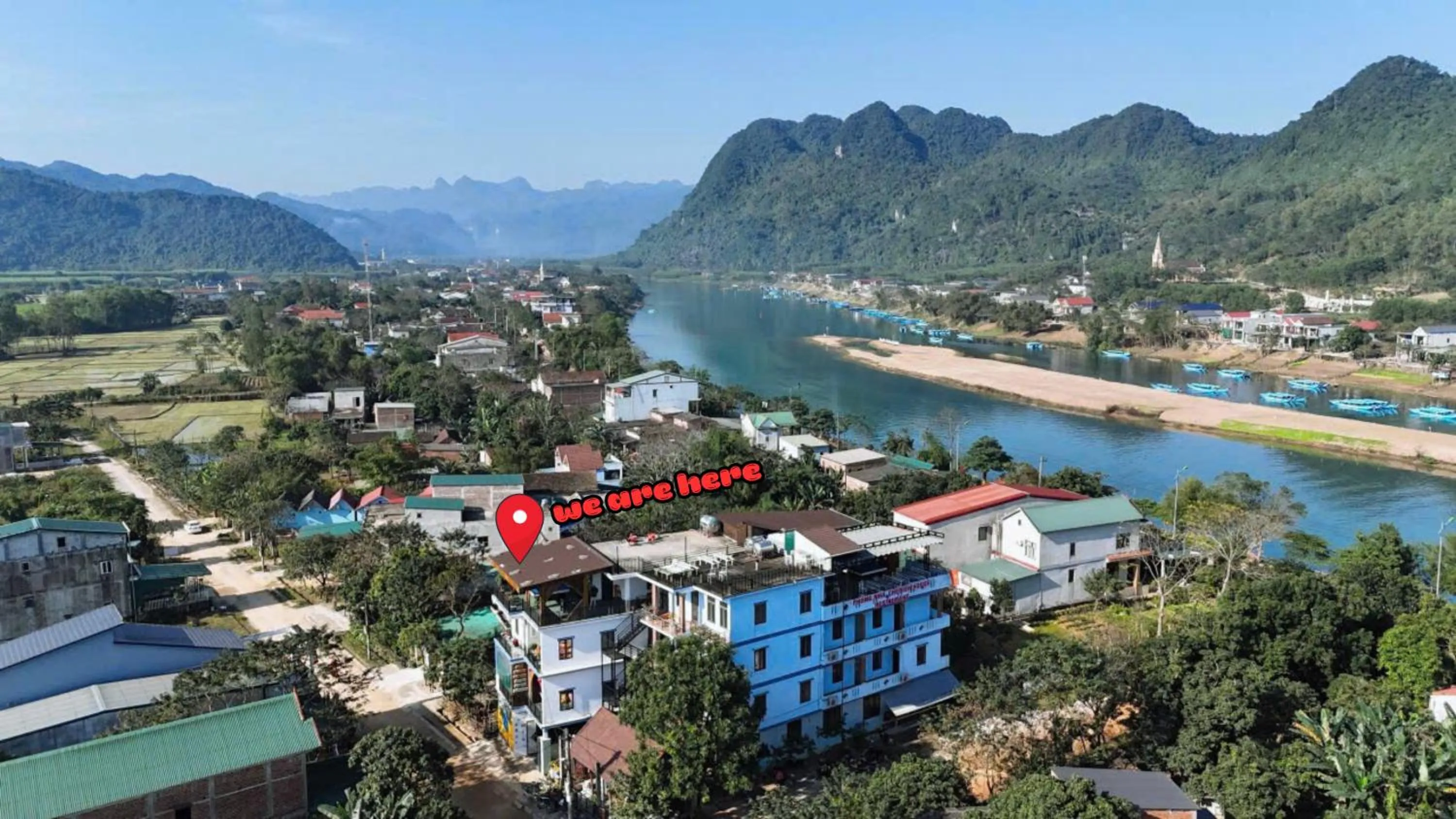 Property building in Green Riverside Cosy Home