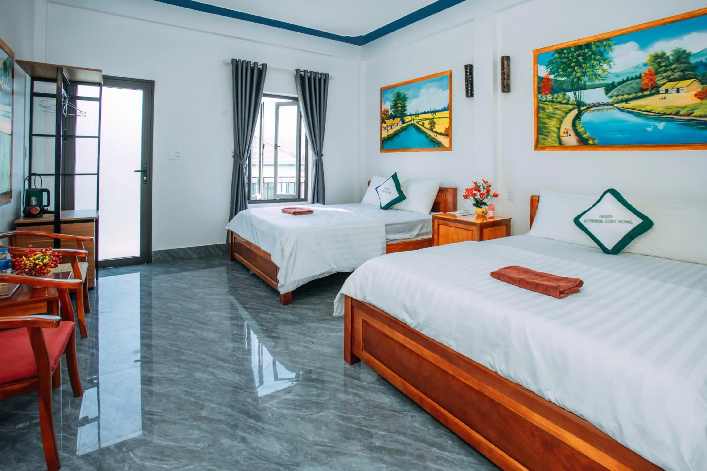 Bed in Green Riverside Cosy Home