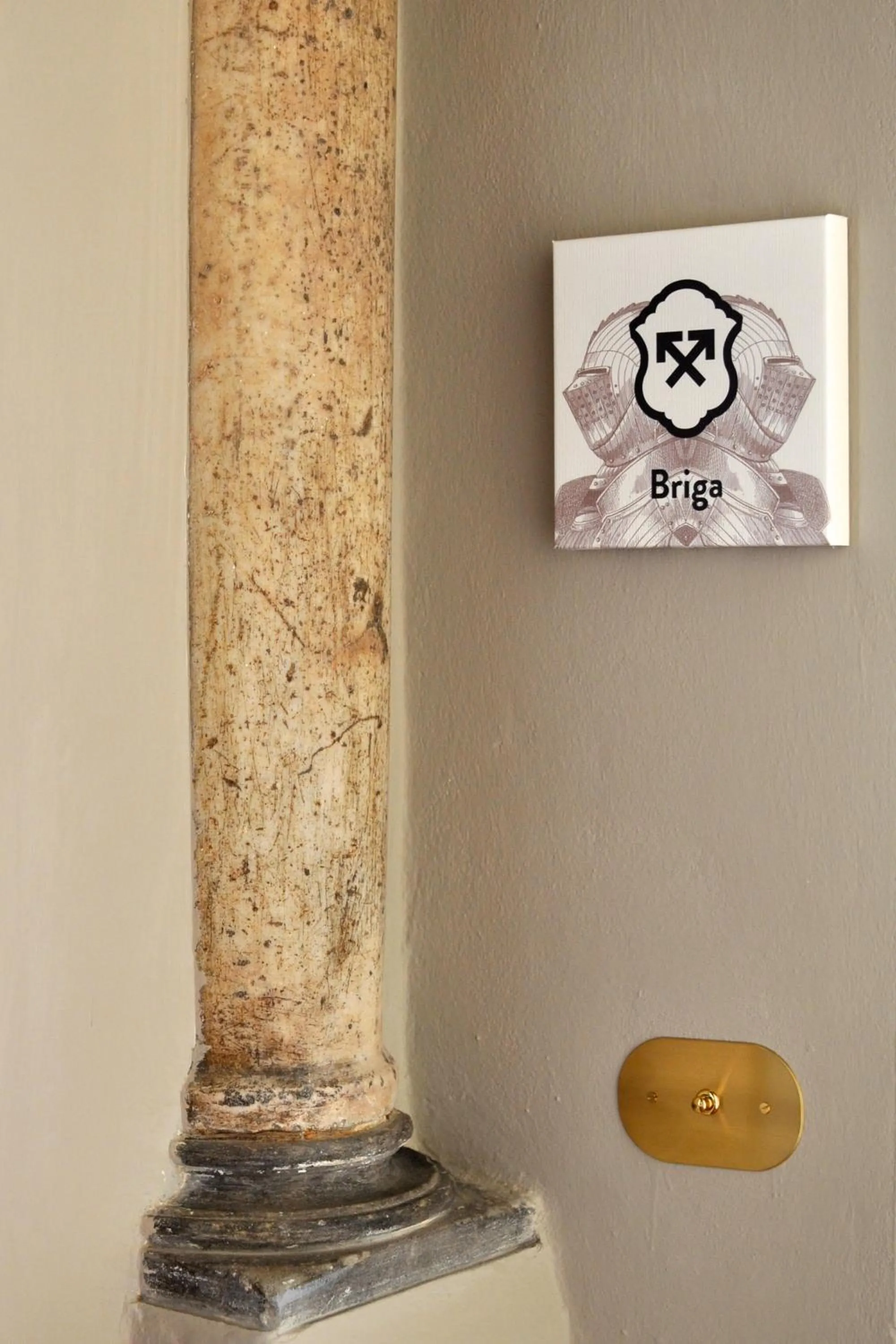 Decorative detail in Canto degli Scali