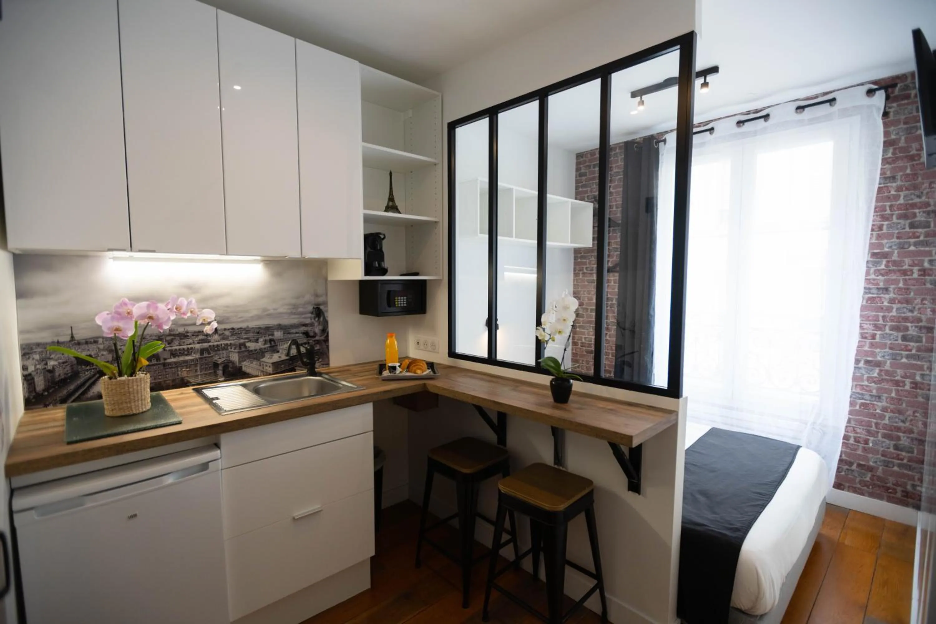 Bedroom in Beatrice et Emmanuel Meublé Eiffel