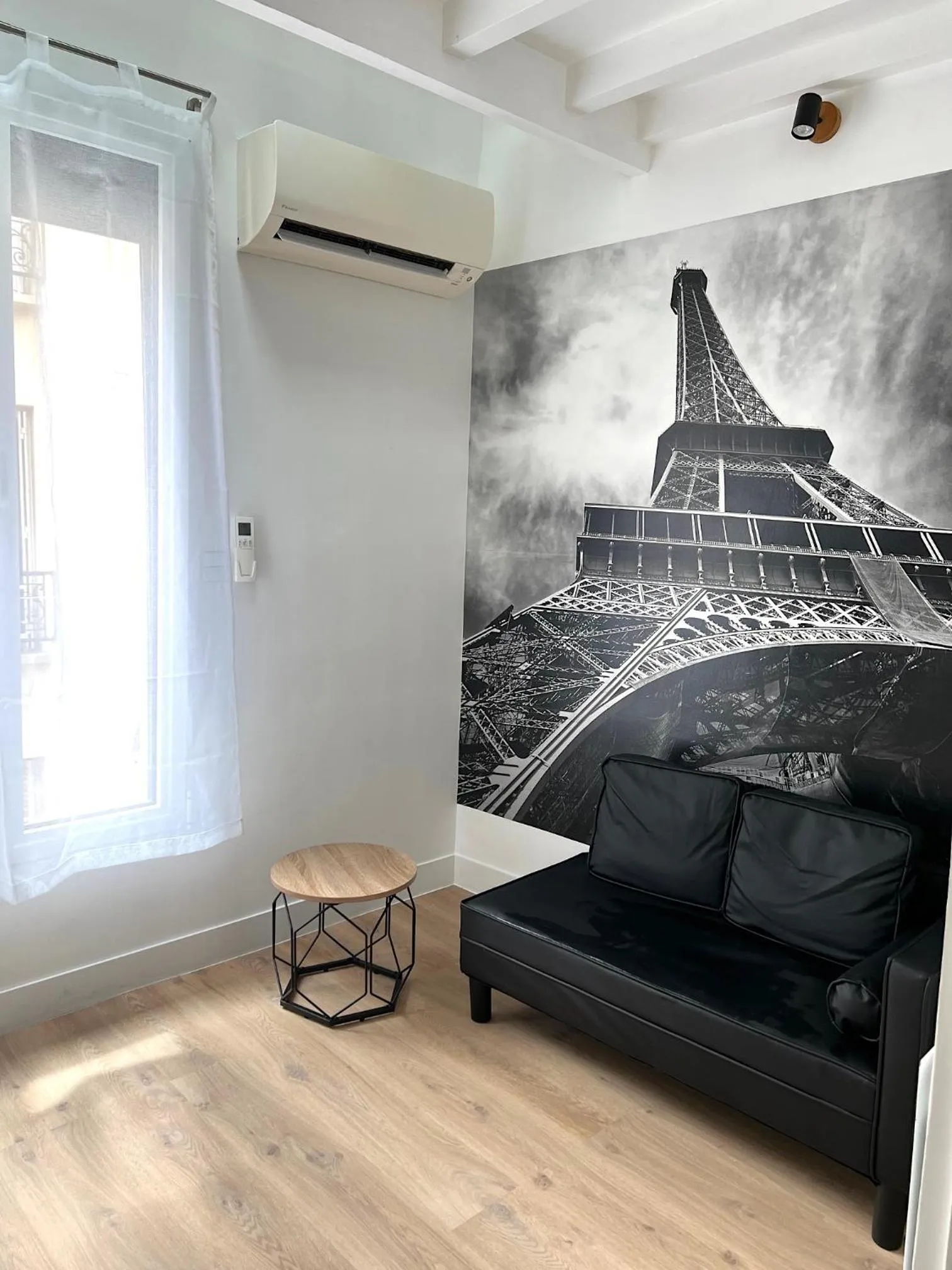 Living room in Beatrice et Emmanuel Meublé Eiffel