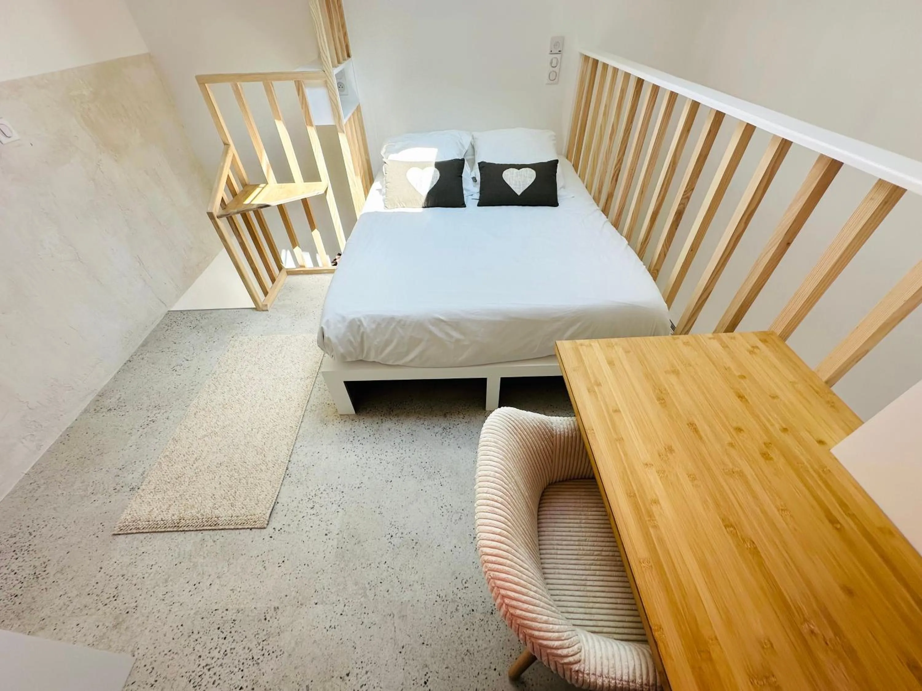 Bedroom, Bed in Beatrice et Emmanuel Meublé Eiffel