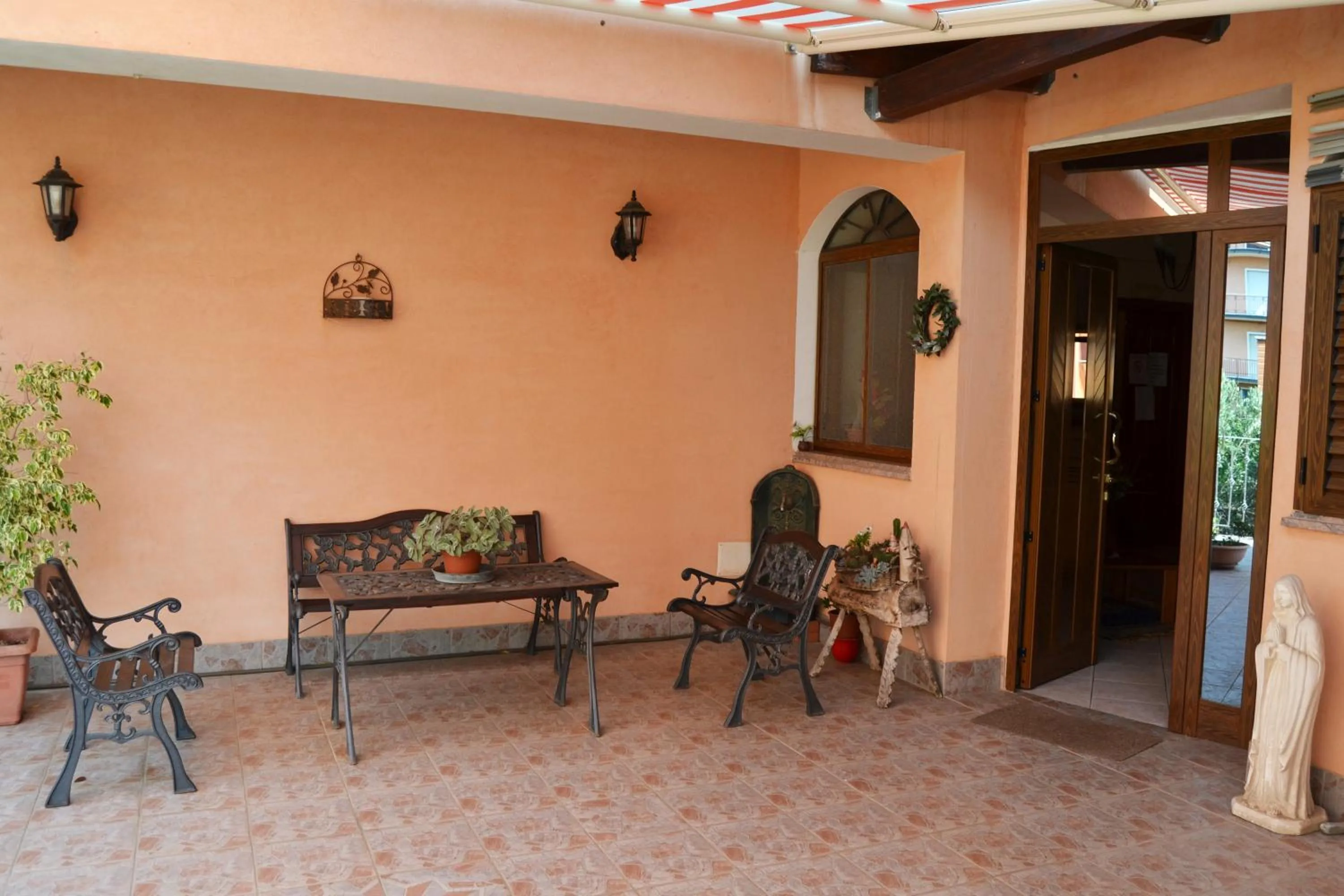 Patio in Hotel Ristorante L'Avvenire