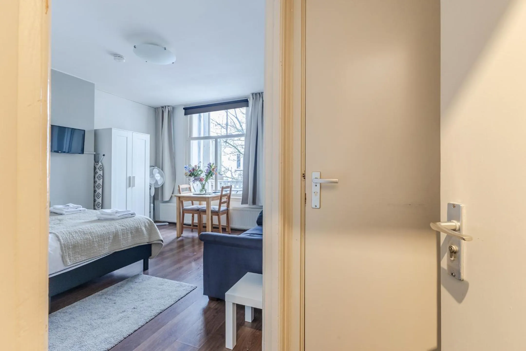 Photo of the whole room in Albert Cuyp Studio