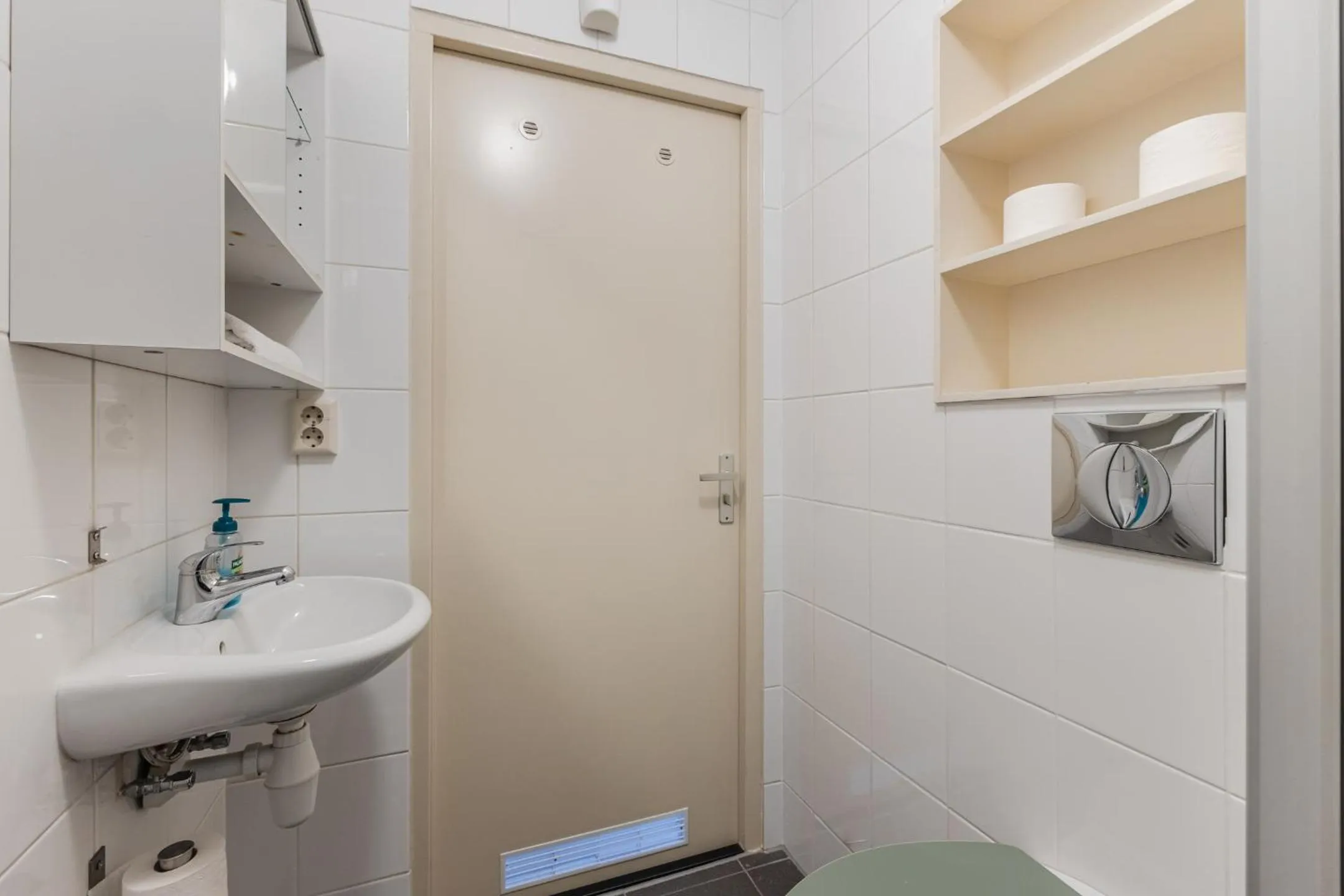 Toilet in Albert Cuyp Studio