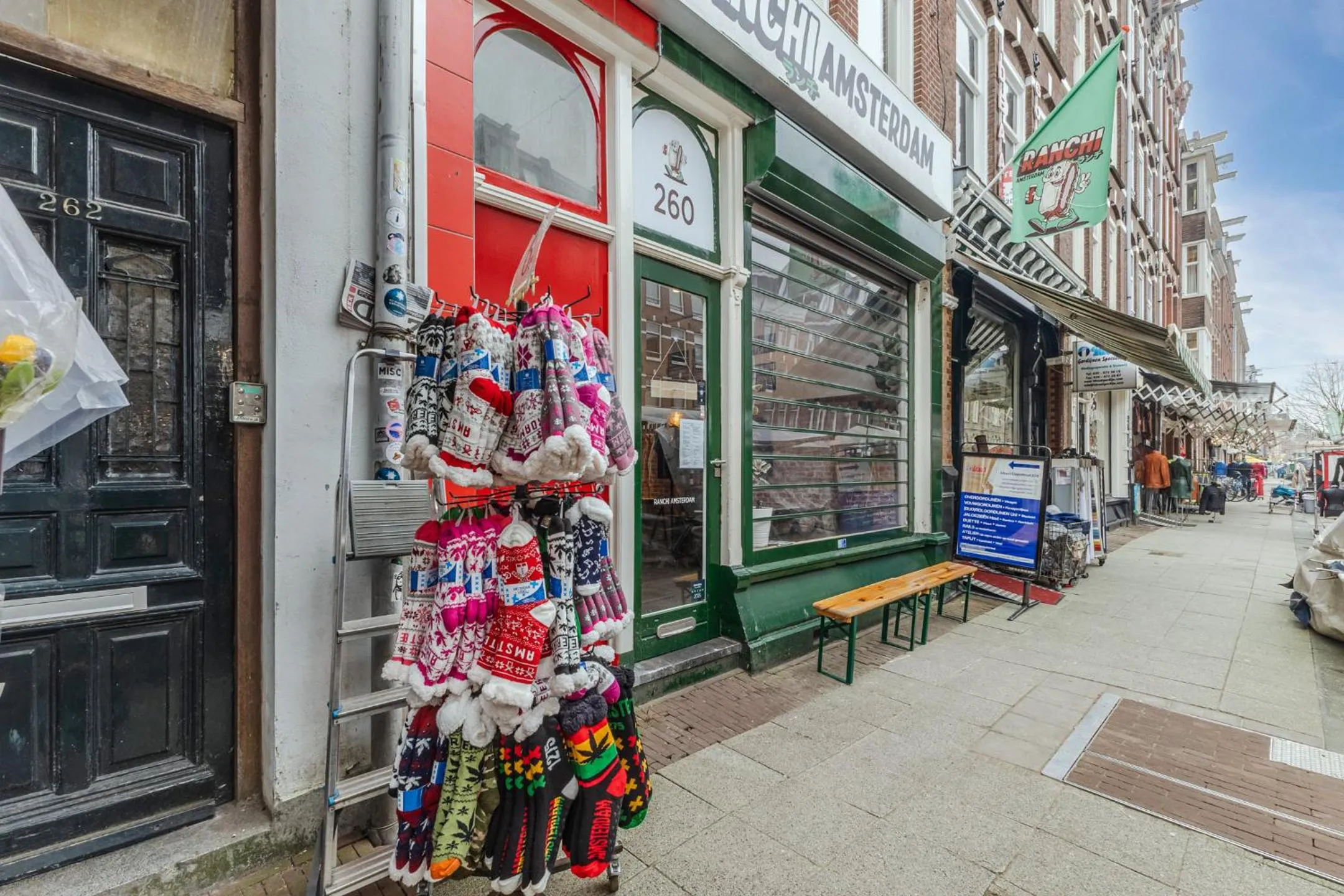 Neighbourhood in Albert Cuyp Studio