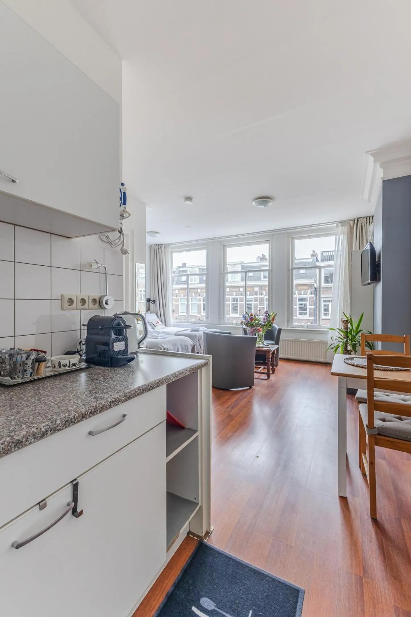 Kitchen or kitchenette in Albert Cuyp Studio