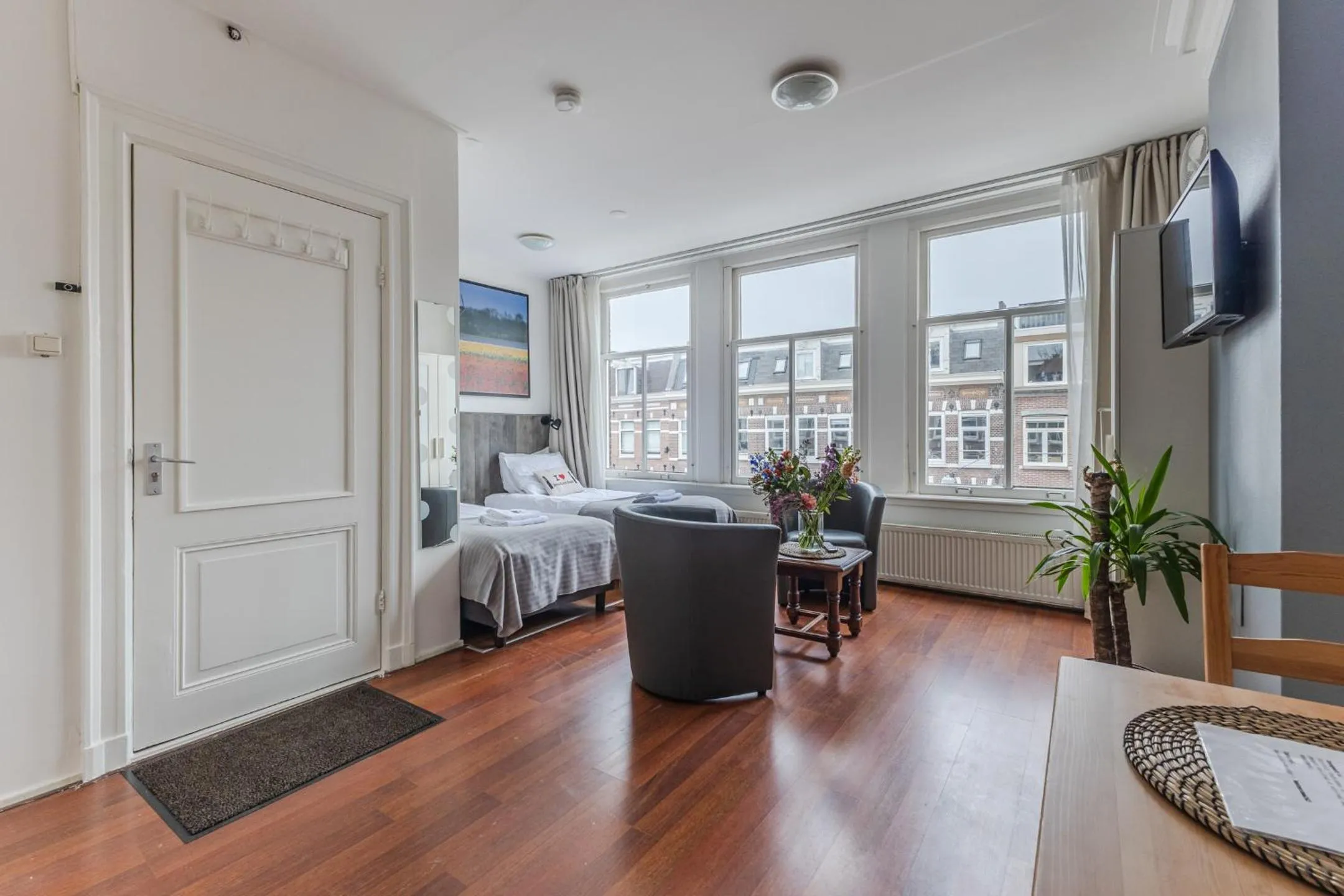 Bed in Albert Cuyp Studio