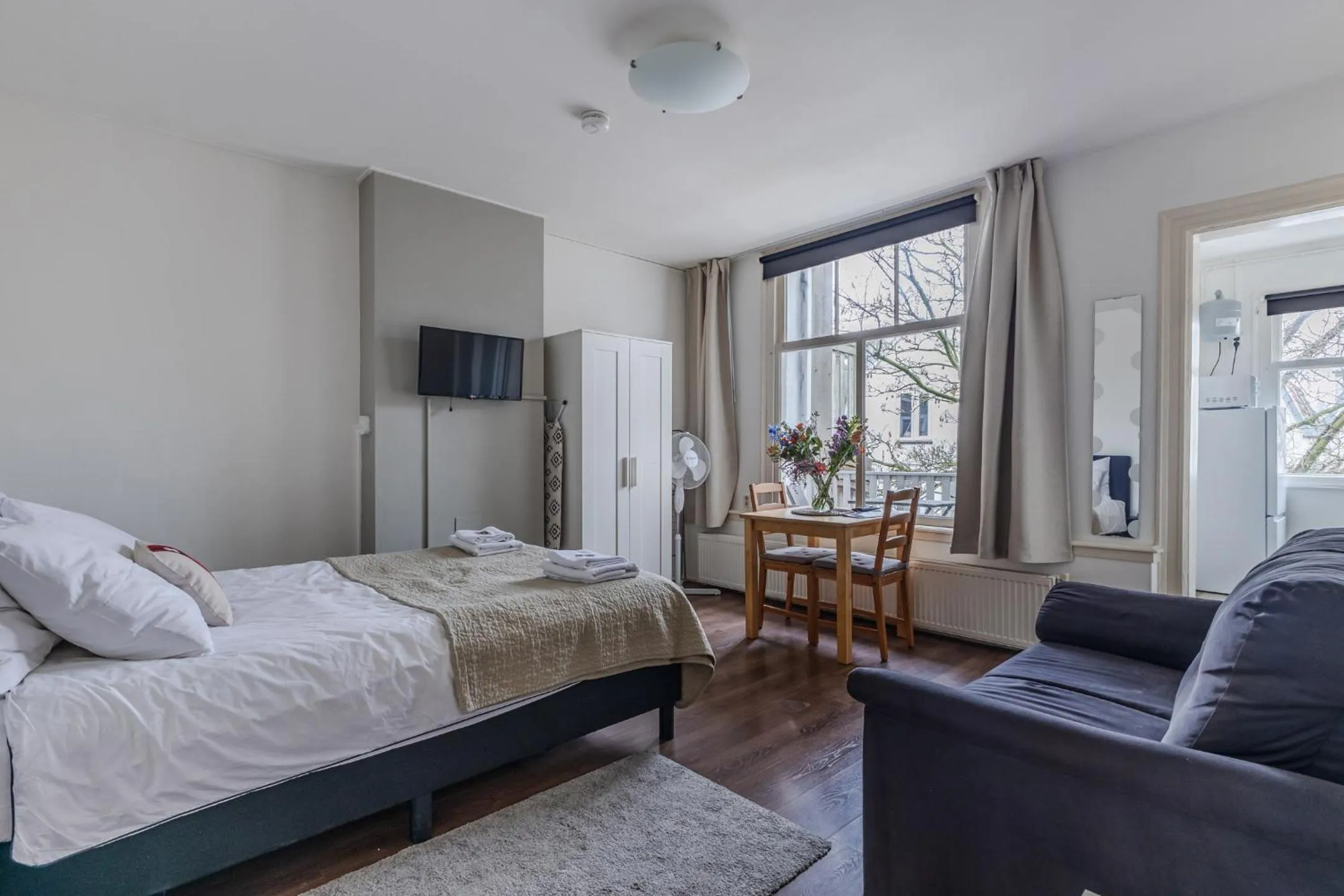 Photo of the whole room in Albert Cuyp Studio