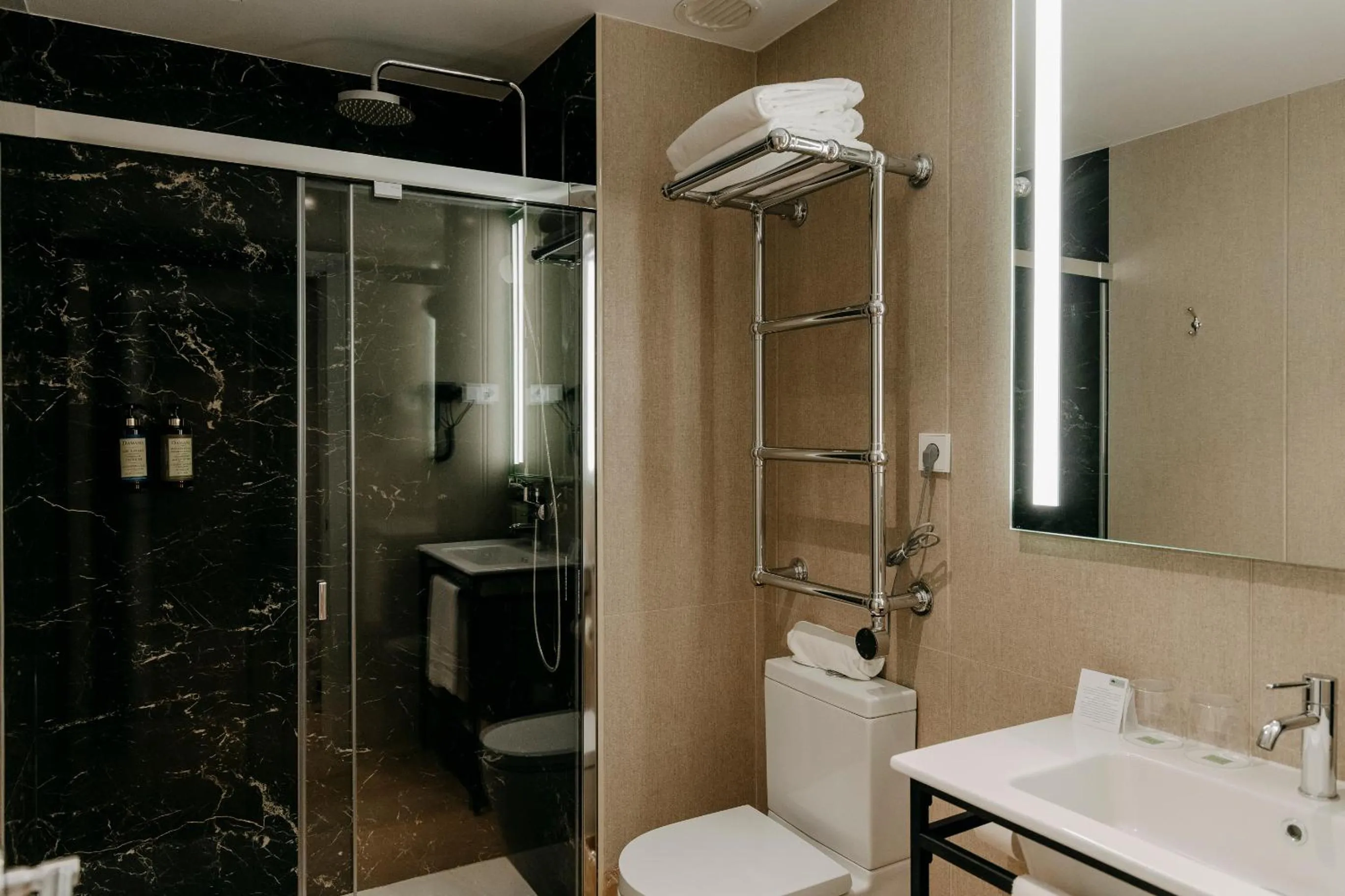 Shower in Hotel Pax Atocha