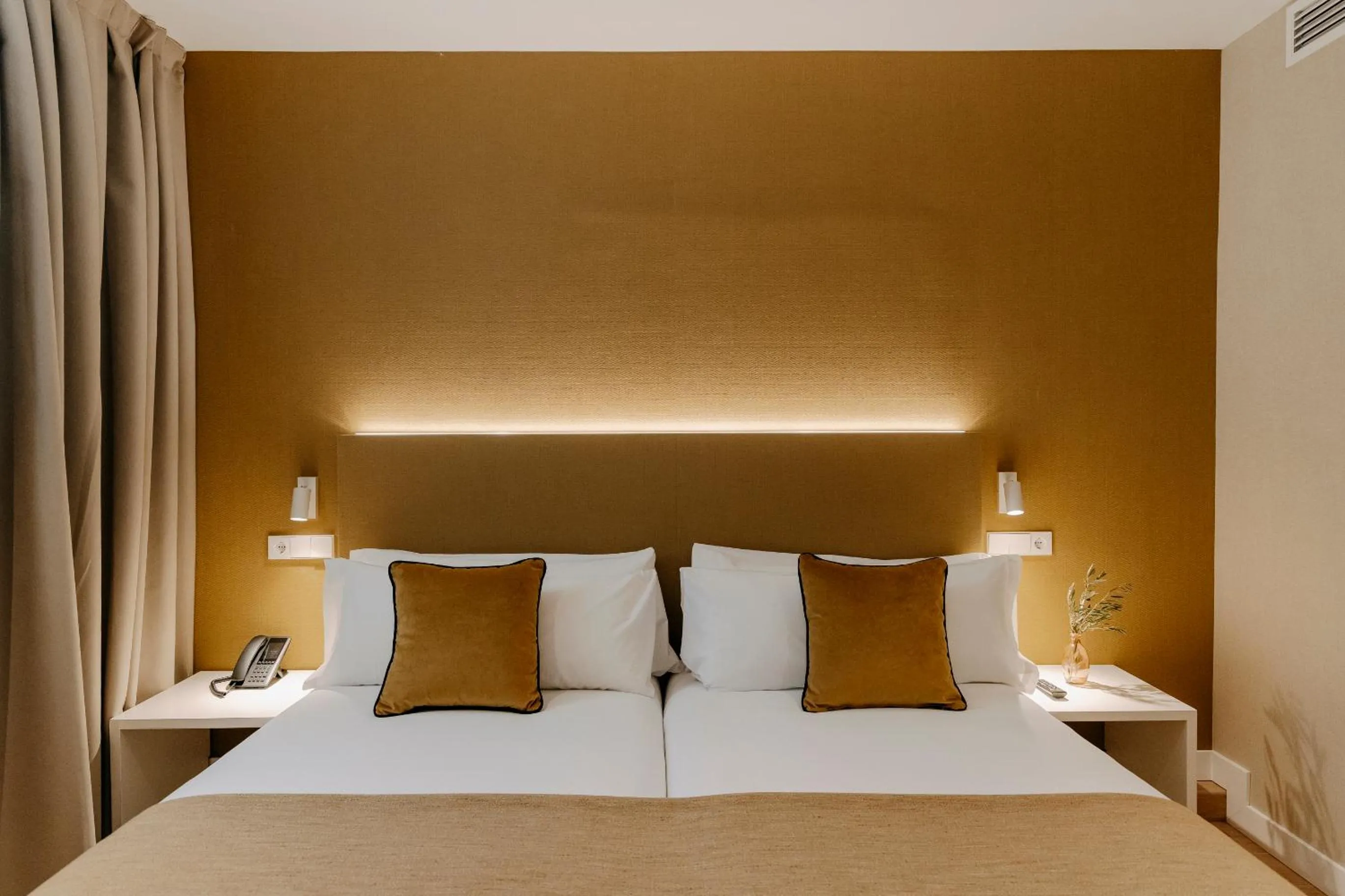 Photo of the whole room, Bed in Hotel Pax Atocha