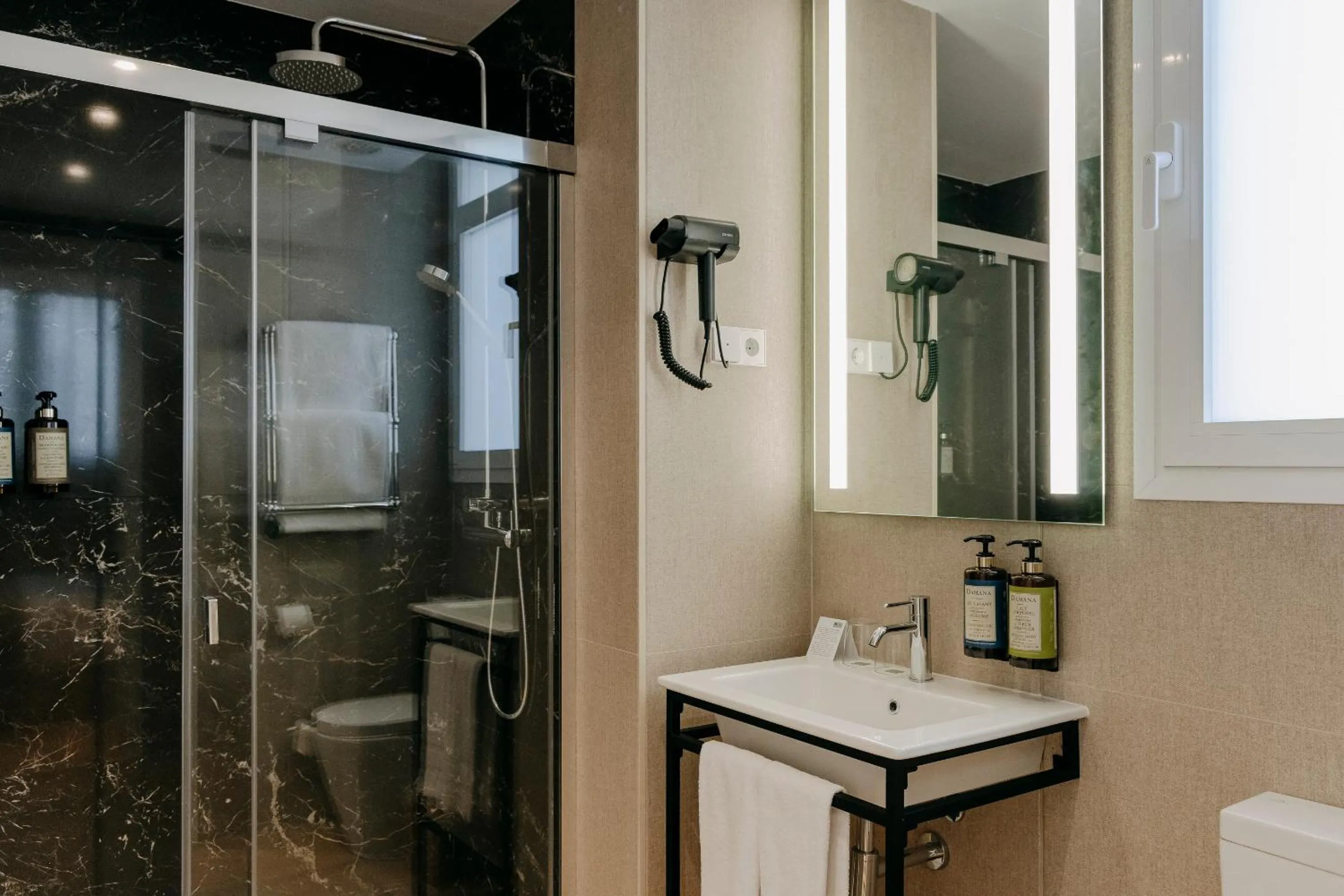 Shower in Hotel Pax Atocha