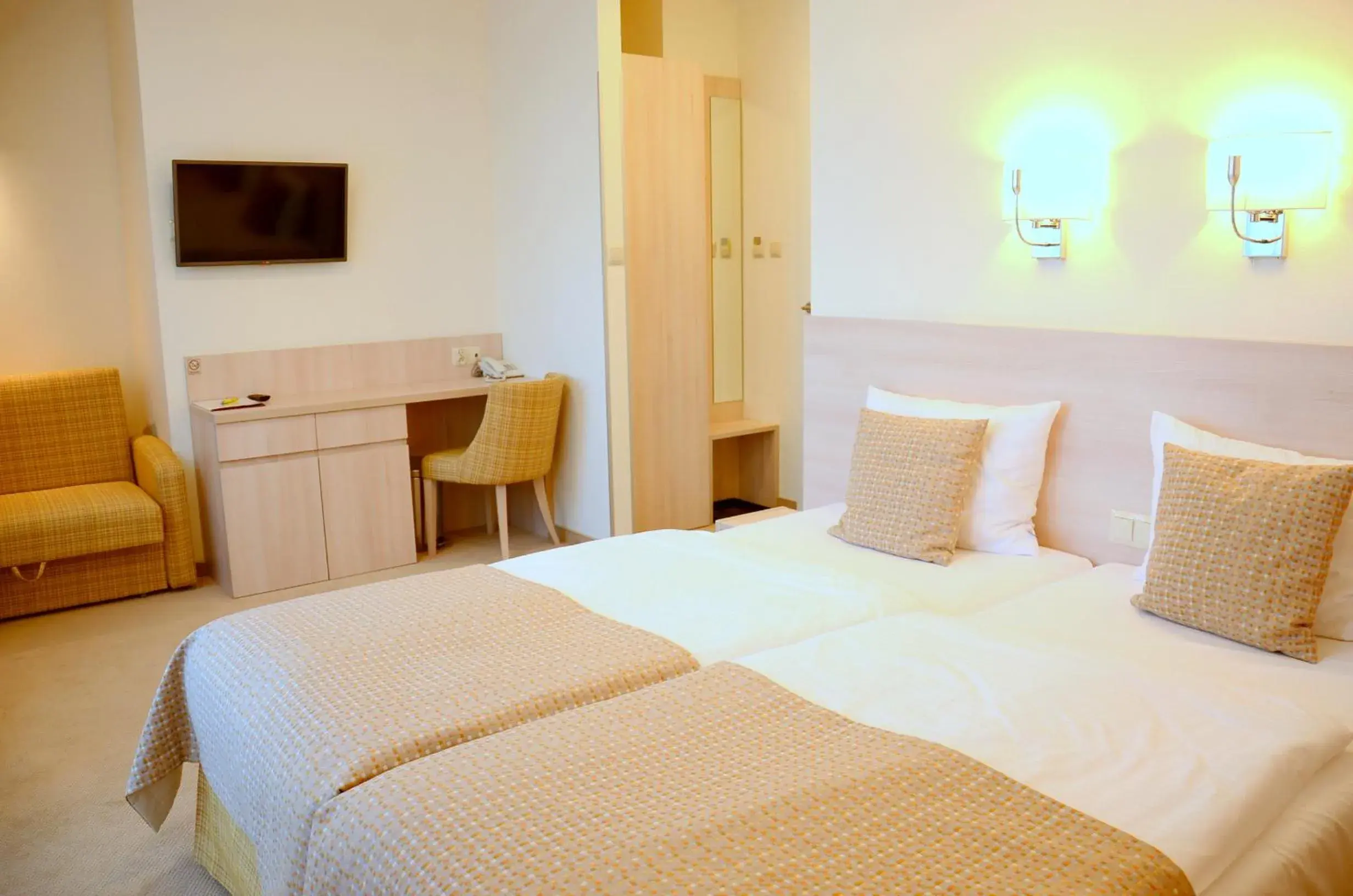 Double Room with Balcony in Hotel Willa Odkrywców Double Room with Balcony in Hotel Willa Odkrywców