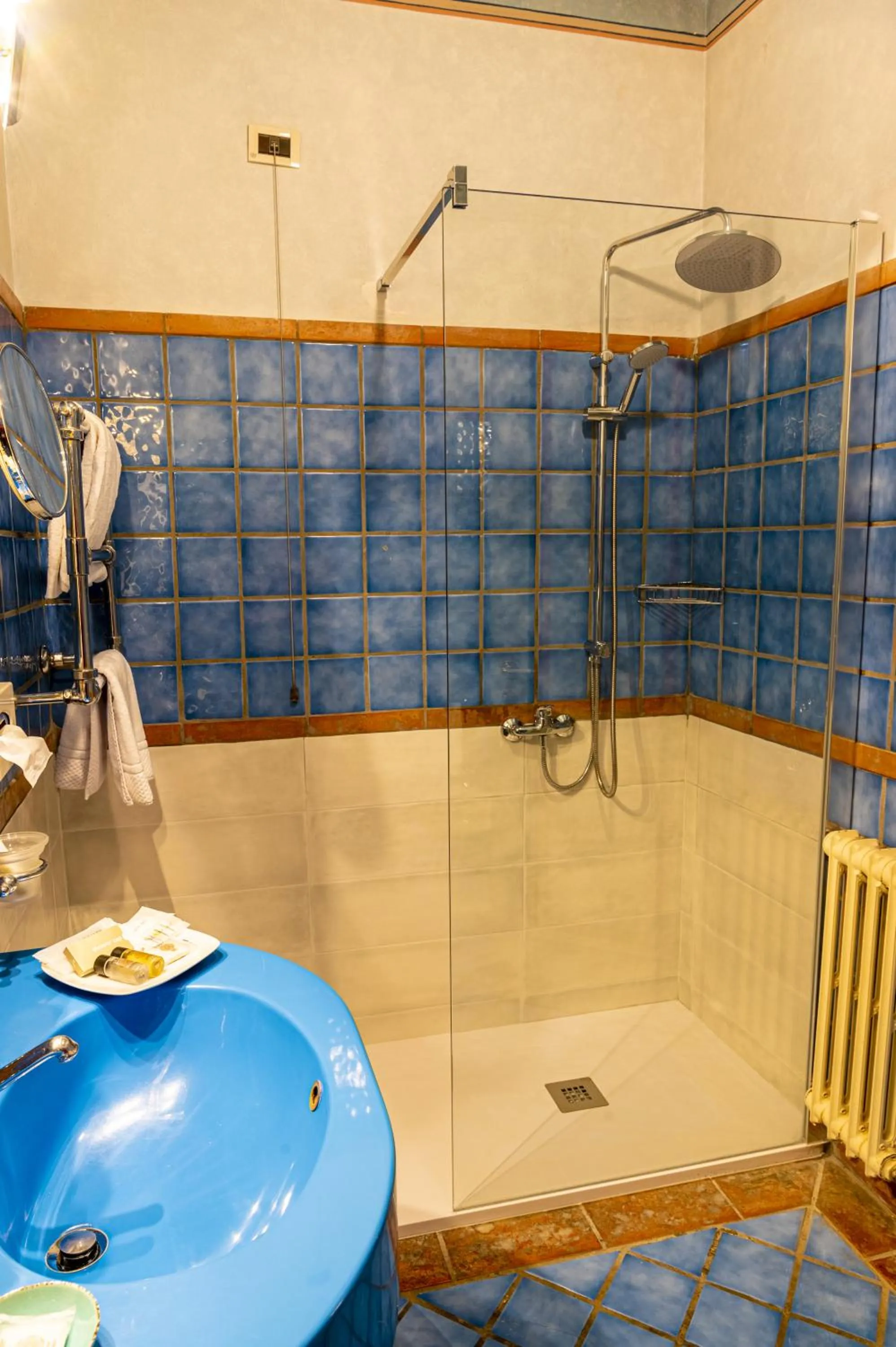 Shower in Hotel Boccaccio