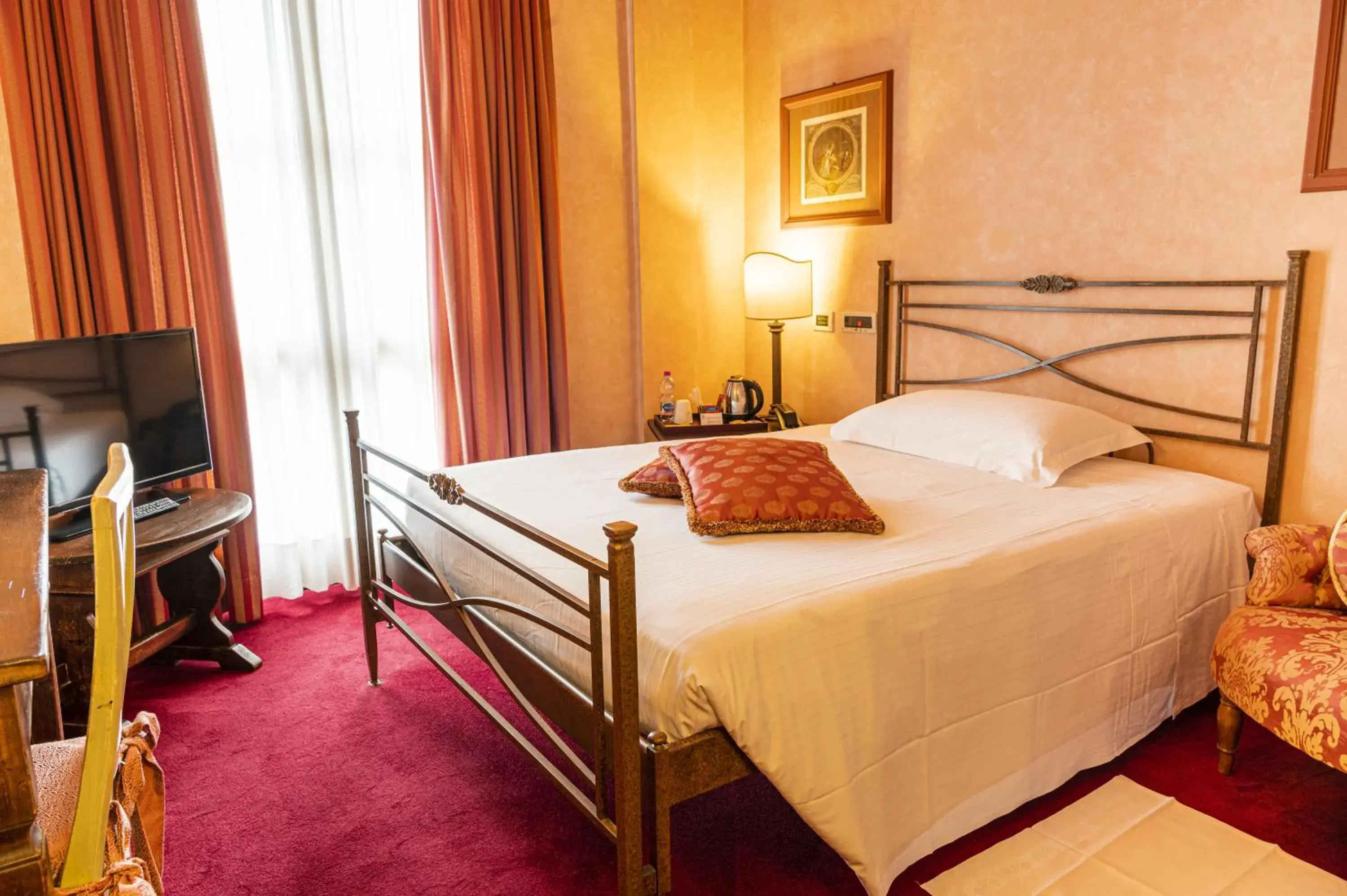 Standard Single Room in Hotel Boccaccio Standard Single Room in Hotel Boccaccio