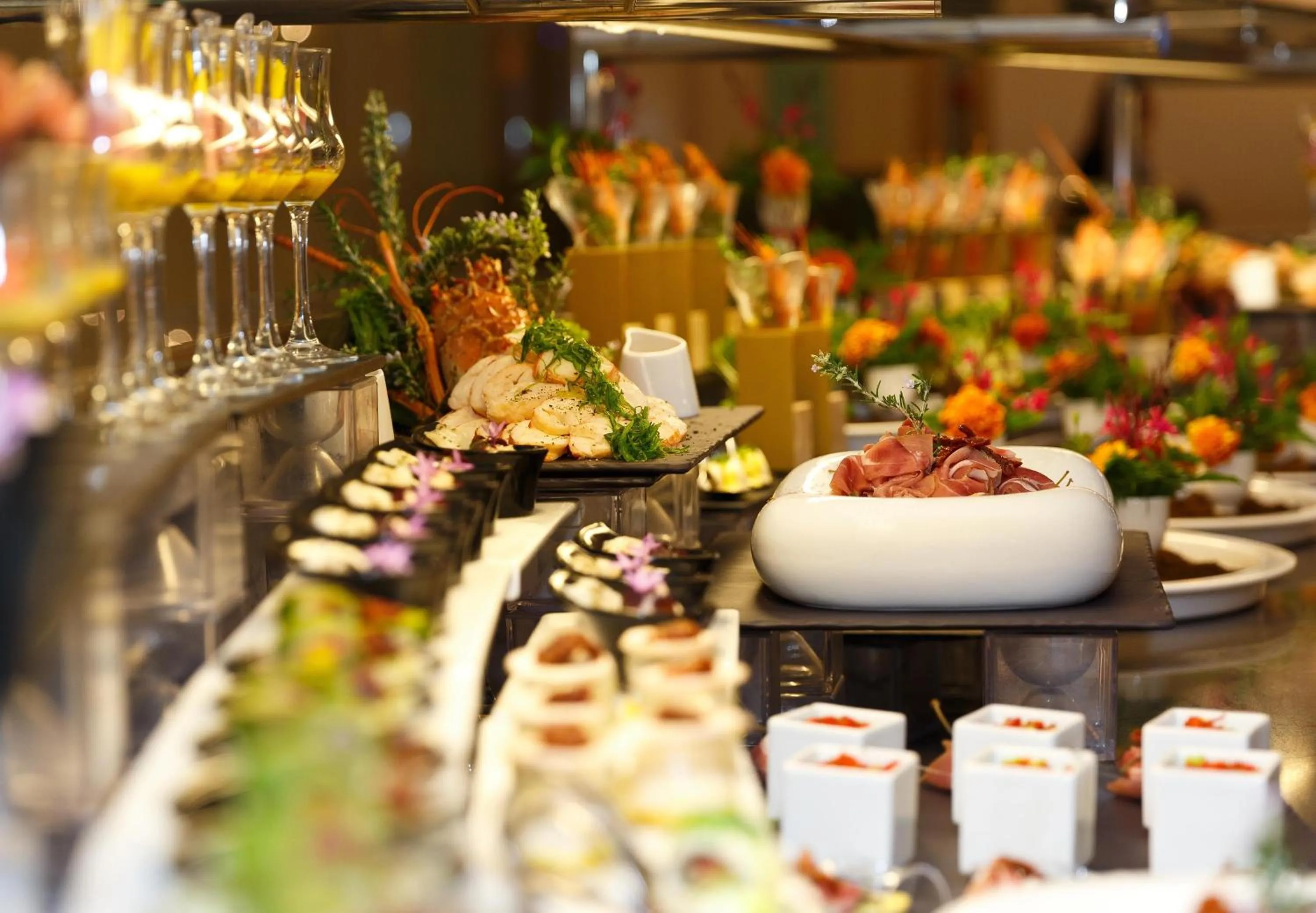 Restaurant/places to eat in Elysium Resort & Spa