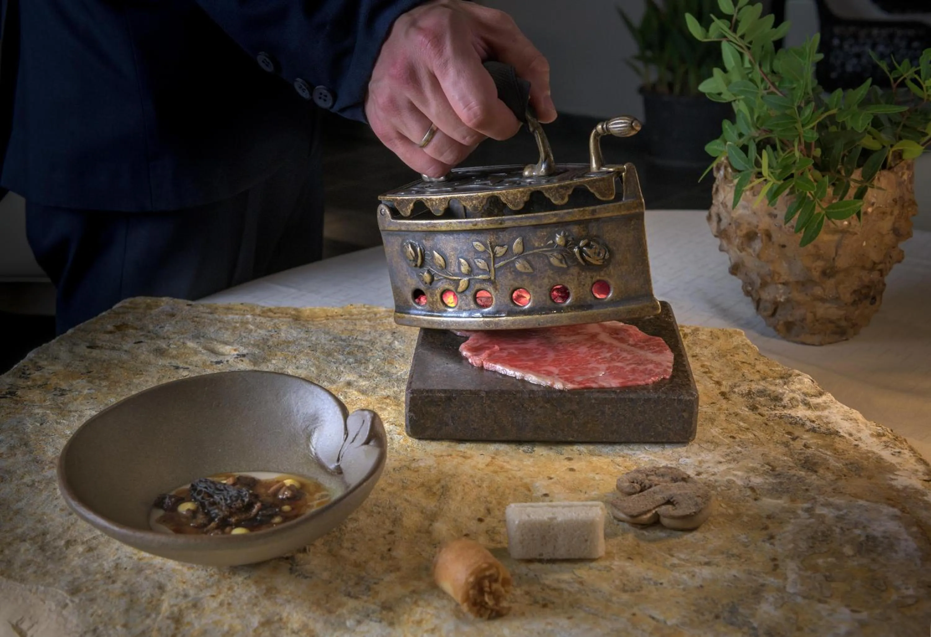 Restaurant/places to eat in Elysium Resort & Spa