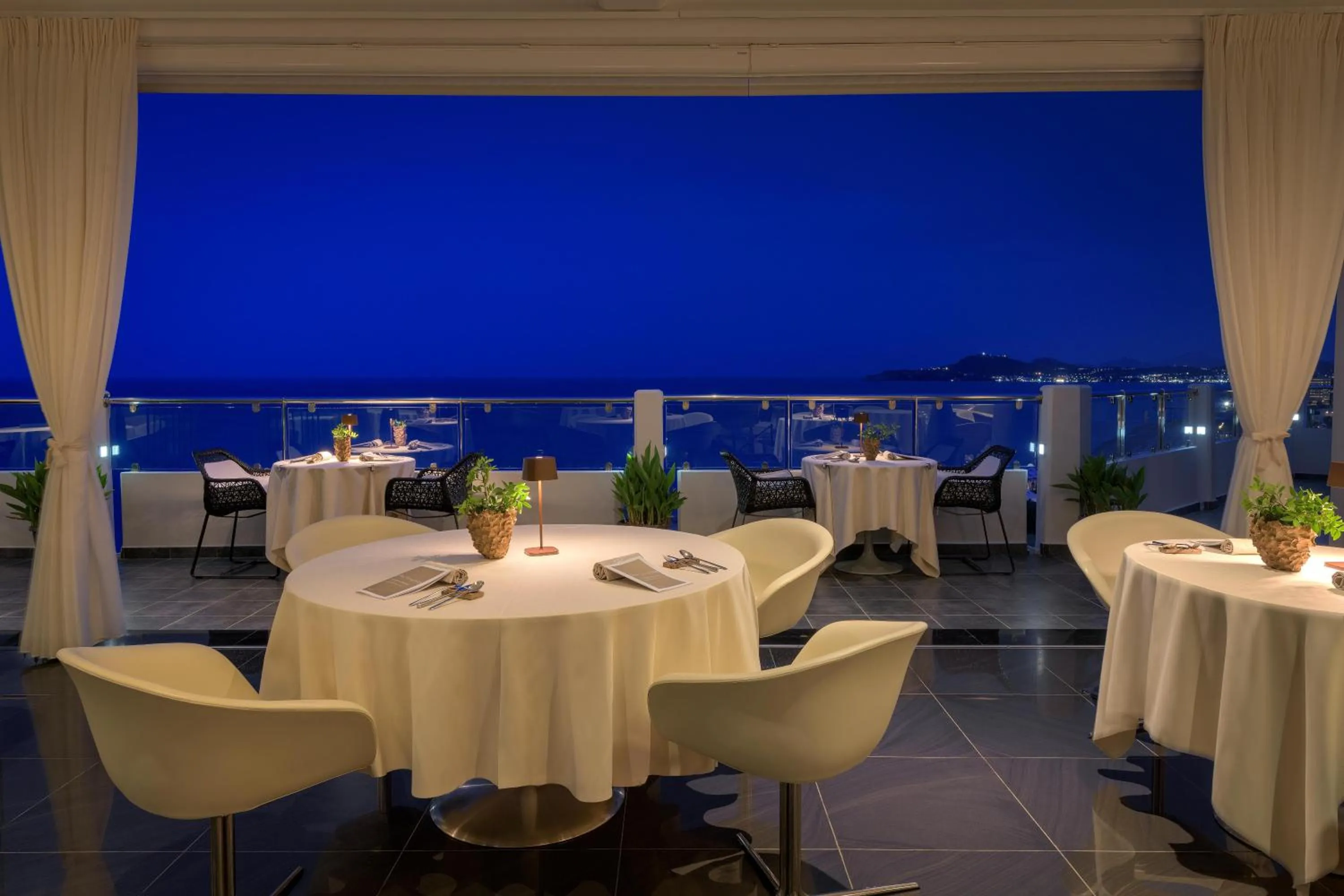 Restaurant/places to eat in Elysium Resort & Spa