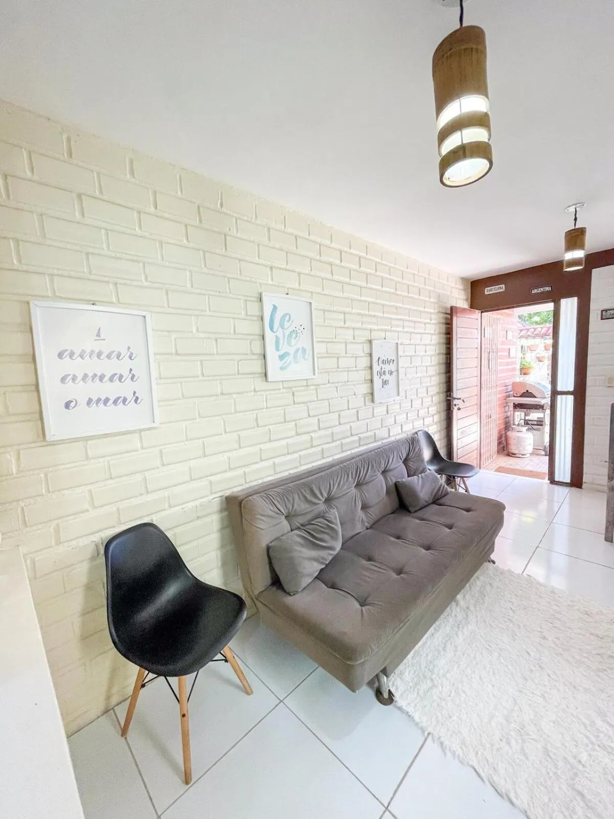 Casa com Piscina a 40 metros do Mar by La Playa