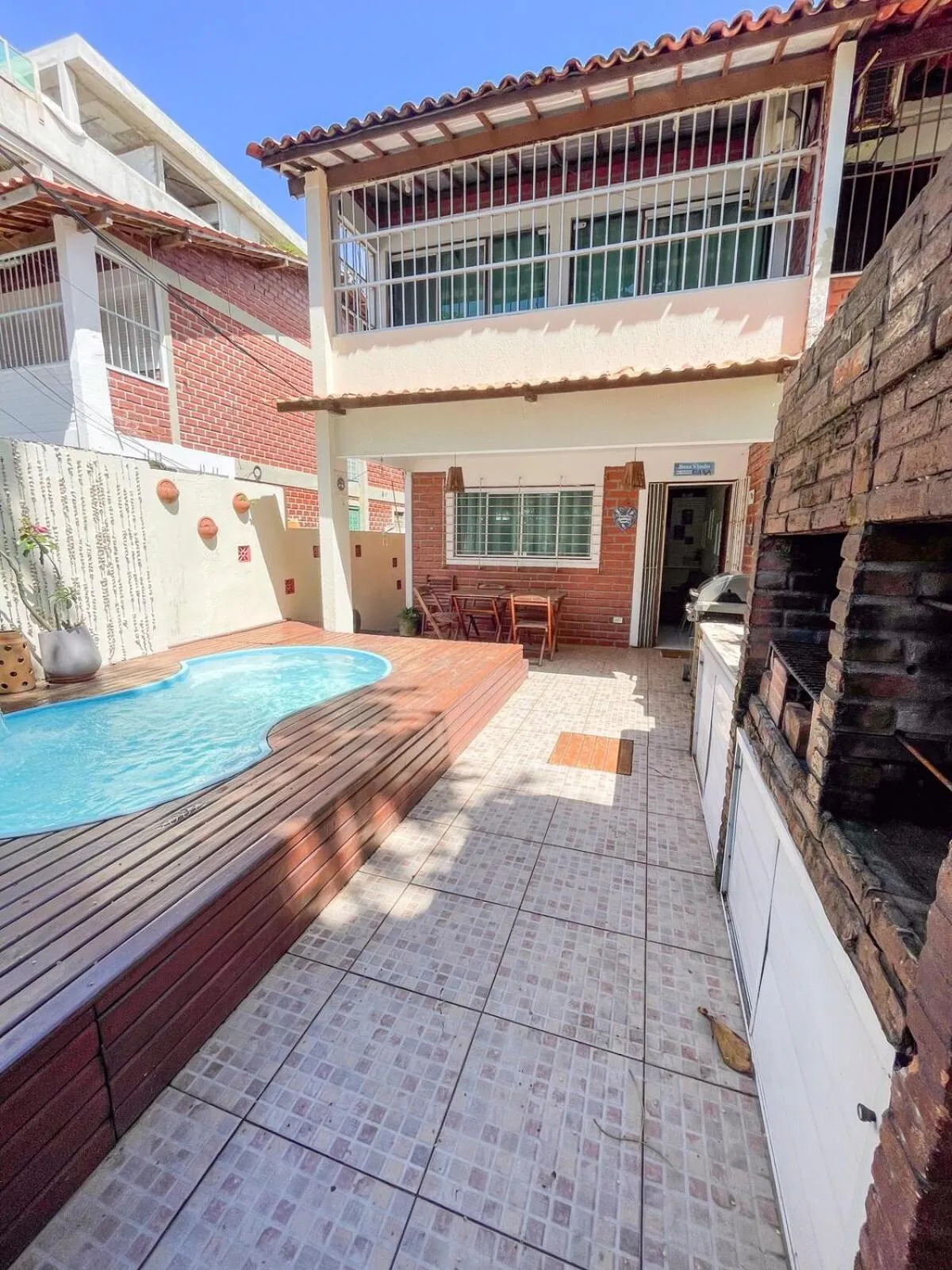 Casa com Piscina a 40 metros do Mar by La Playa