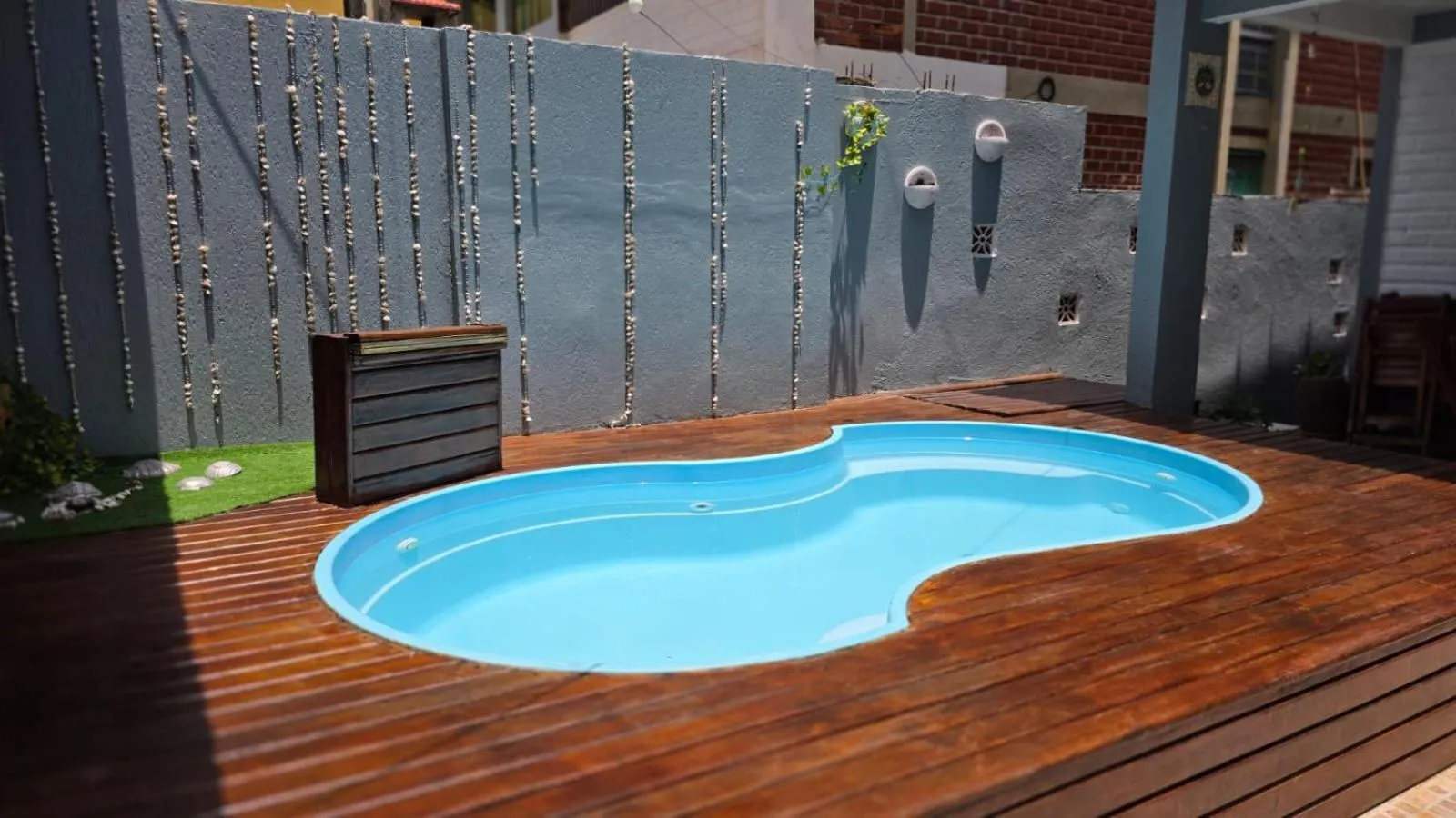 Casa com Piscina a 40 metros do Mar by La Playa