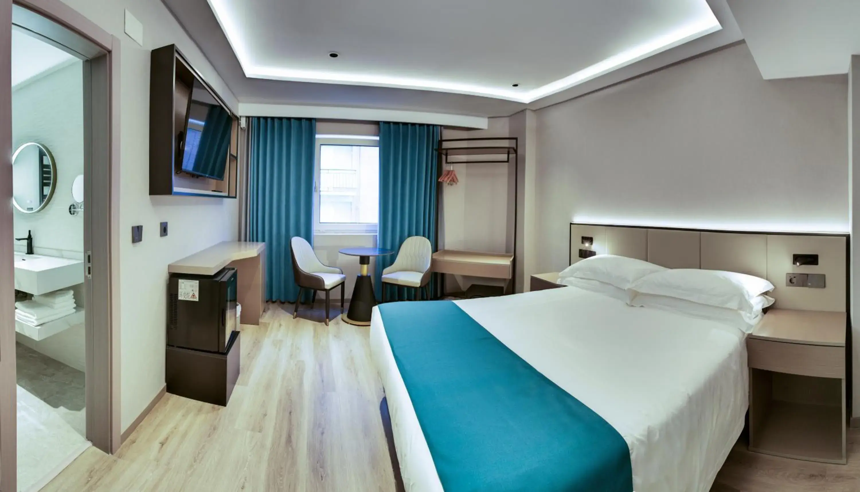 Deluxe Queen Room - single occupancy in Hotel Calagurris Deluxe Queen Room - single occupancy in Hotel Calagurris