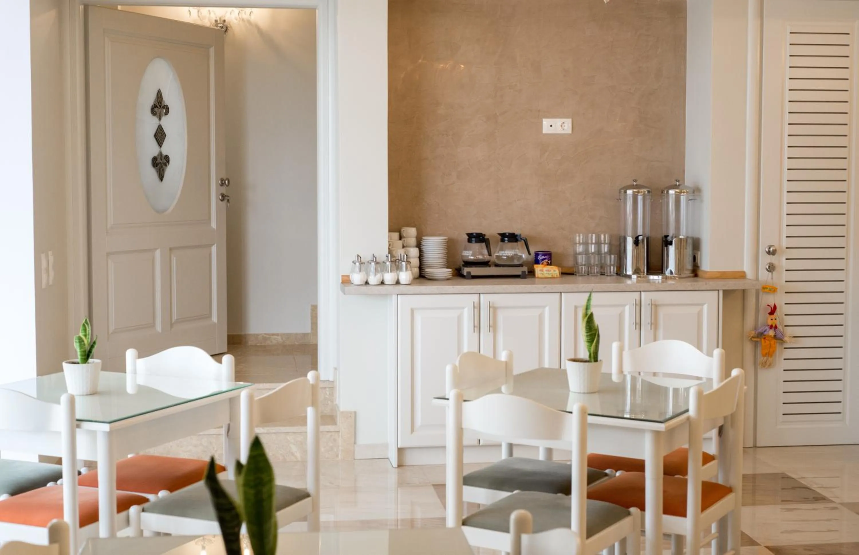 Communal kitchen in Castro Hotel