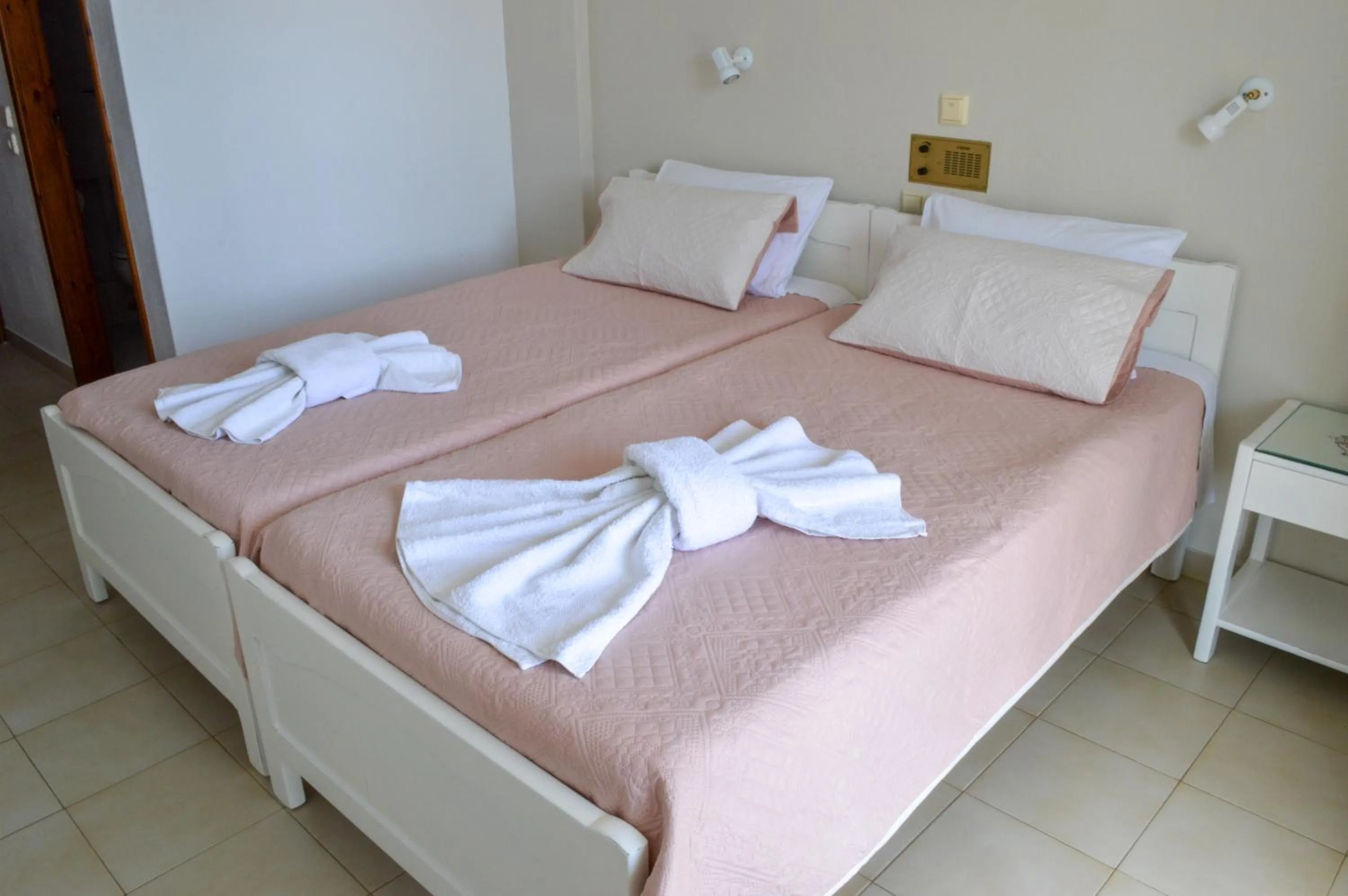 Photo of the whole room in Castro Hotel