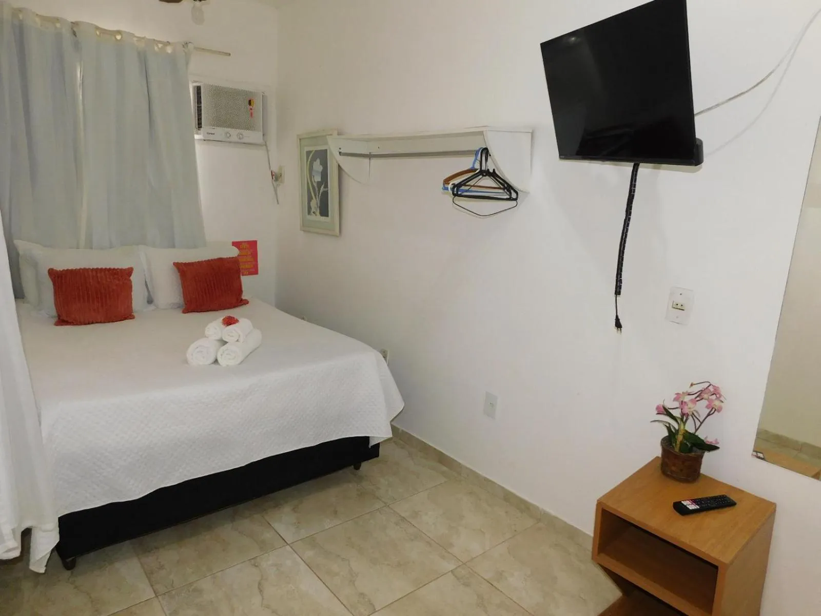 Photo of the whole room, Bed in Pousada Luzes de Geribá