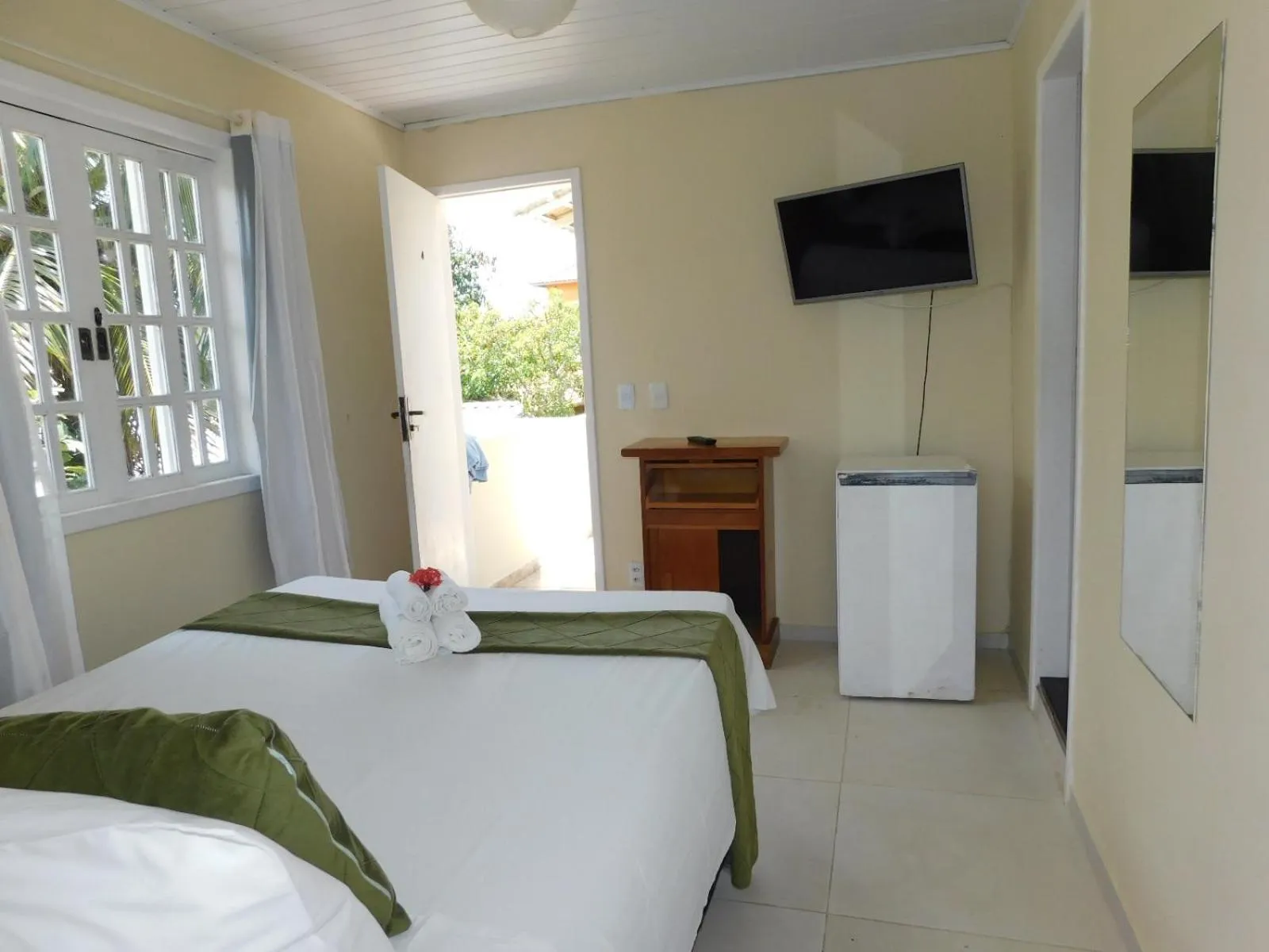 Photo of the whole room, Bed in Pousada Luzes de Geribá