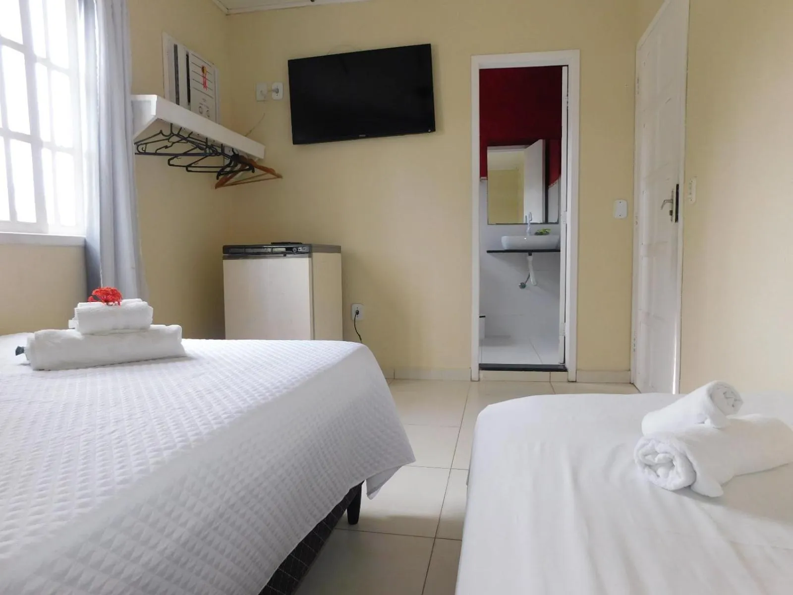 Photo of the whole room, Bed in Pousada Luzes de Geribá