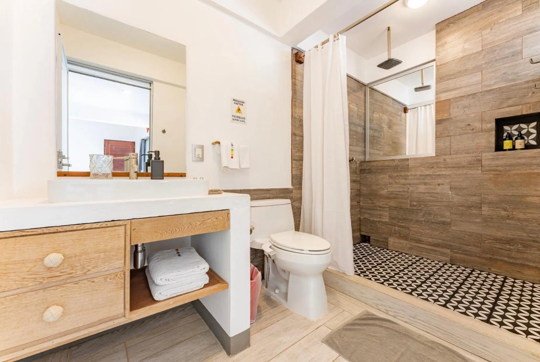 Shower in Villa Aikia (Adults Suites A/C)