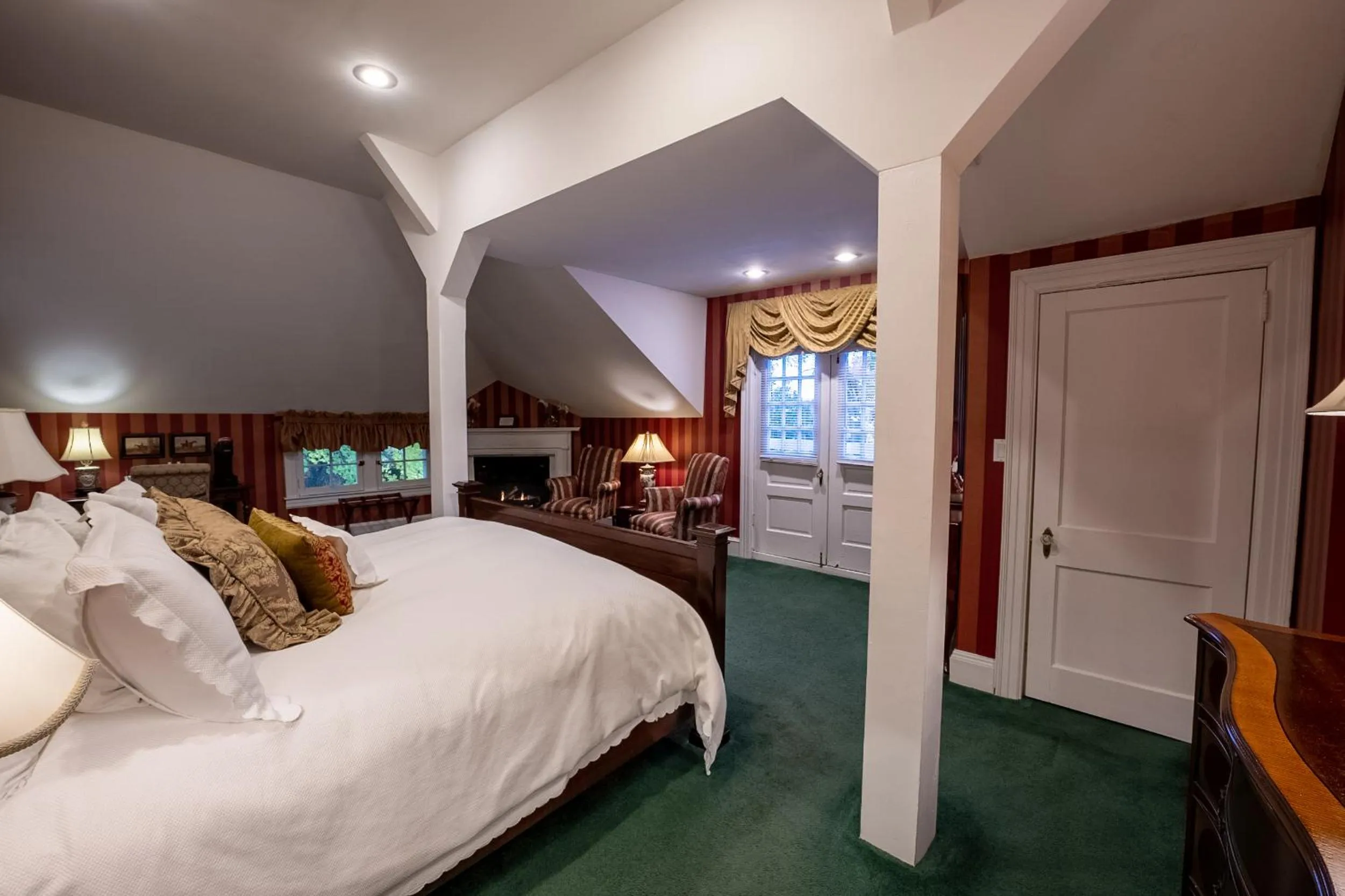 Photo of the whole room, Bed in Antrim 1844