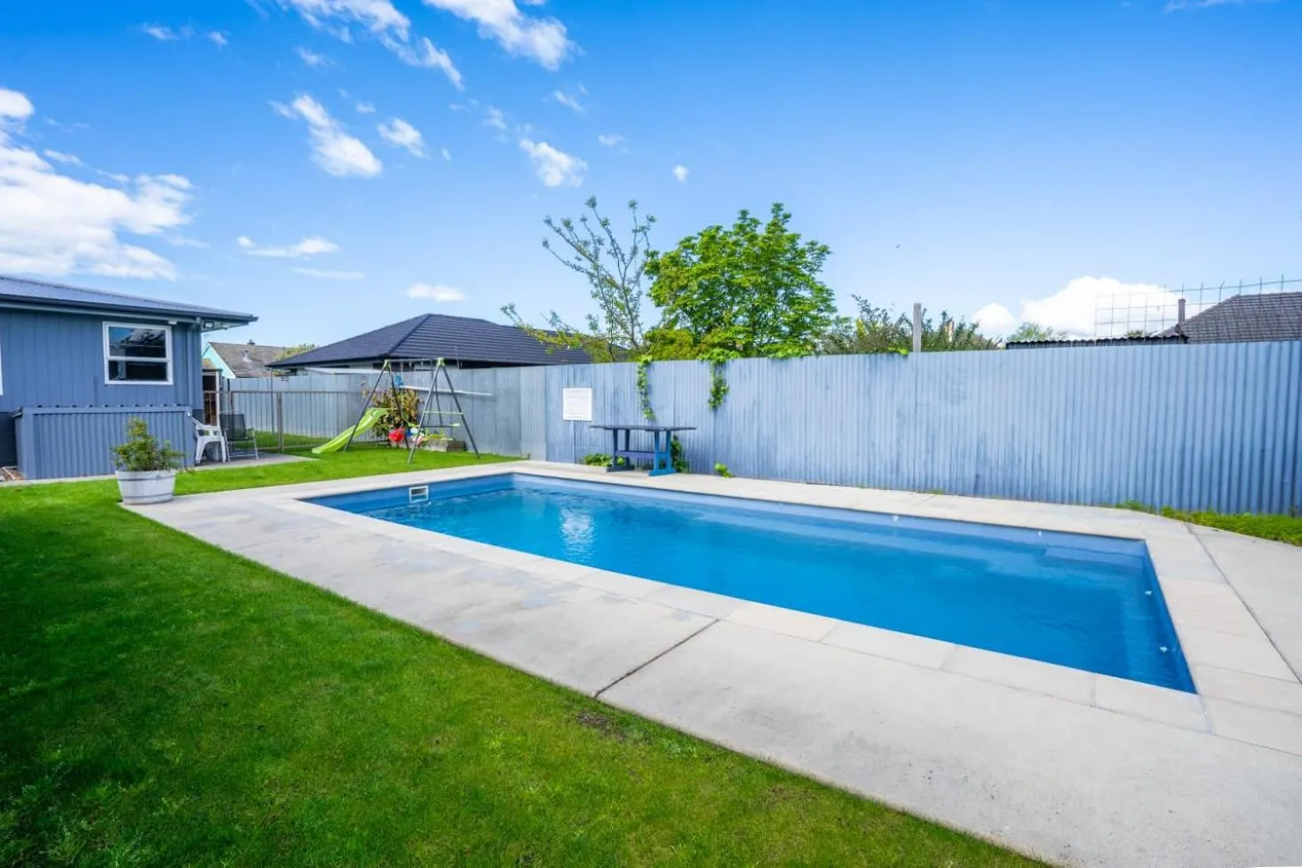 Frimley Lodge Motel - with Airport Shuttle service- Best Location in Town