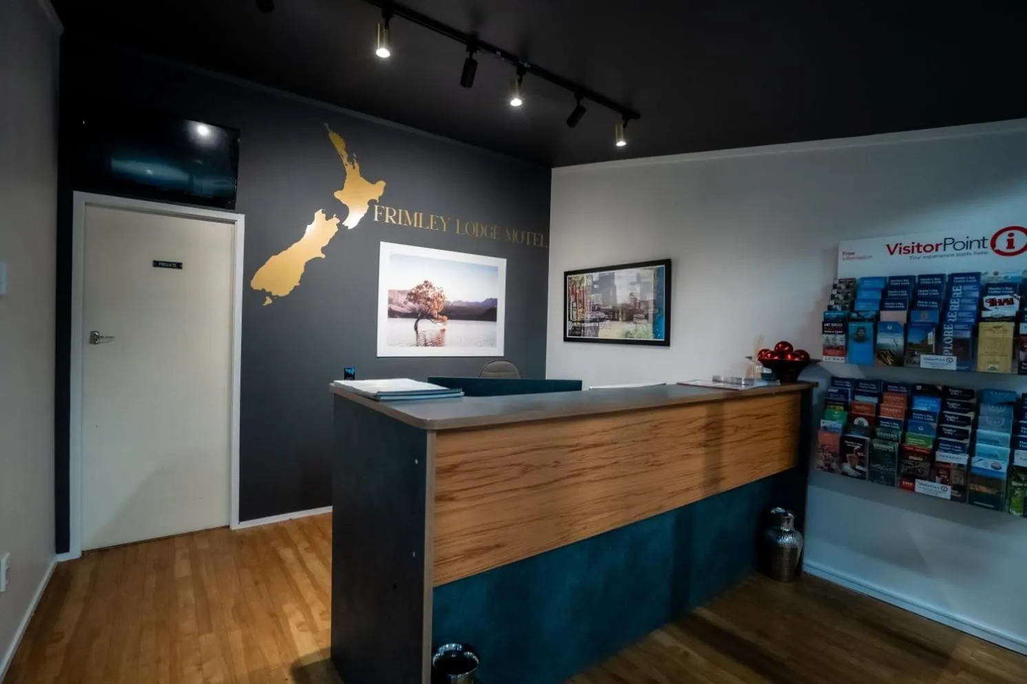 Frimley Lodge Motel - with Airport Shuttle service- Best Location in Town